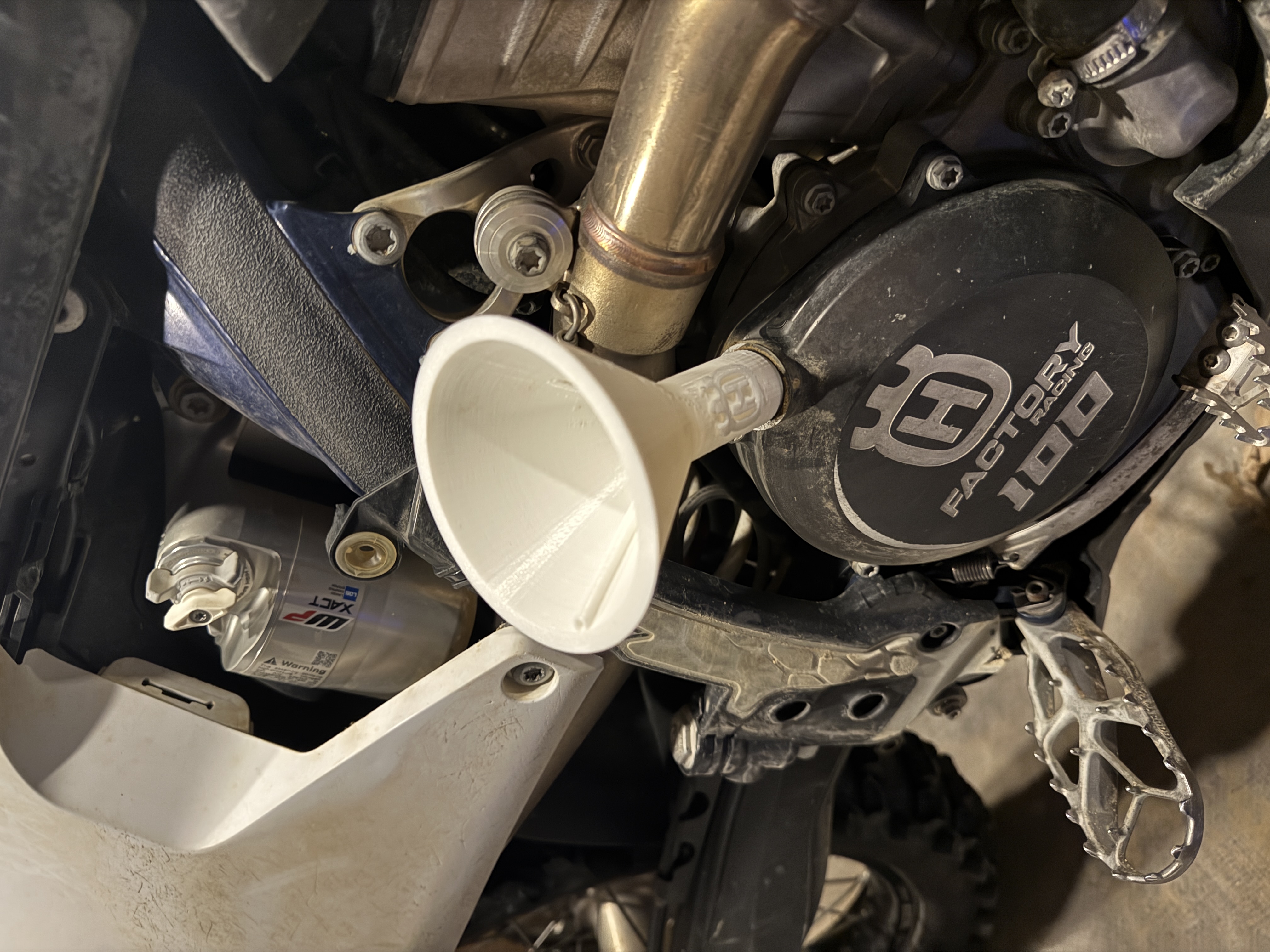 Screwed Husqvarna / KTM Oil Funnel for Offroad Models with Logo