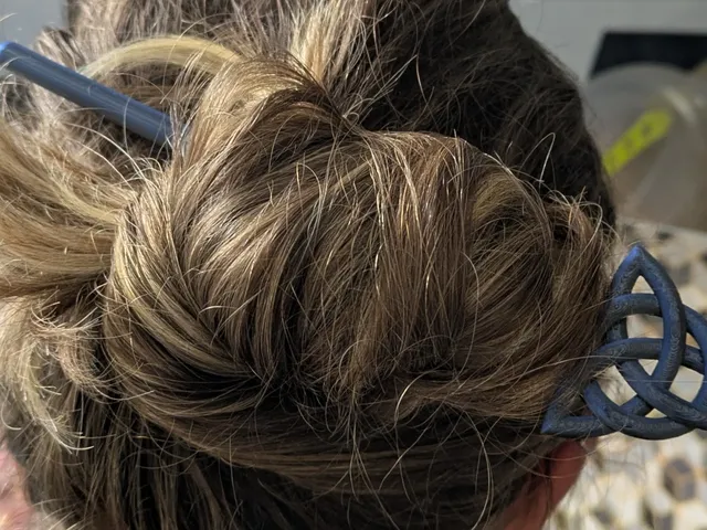 Triquetra Hair Pin - 15.5 cm / 6"