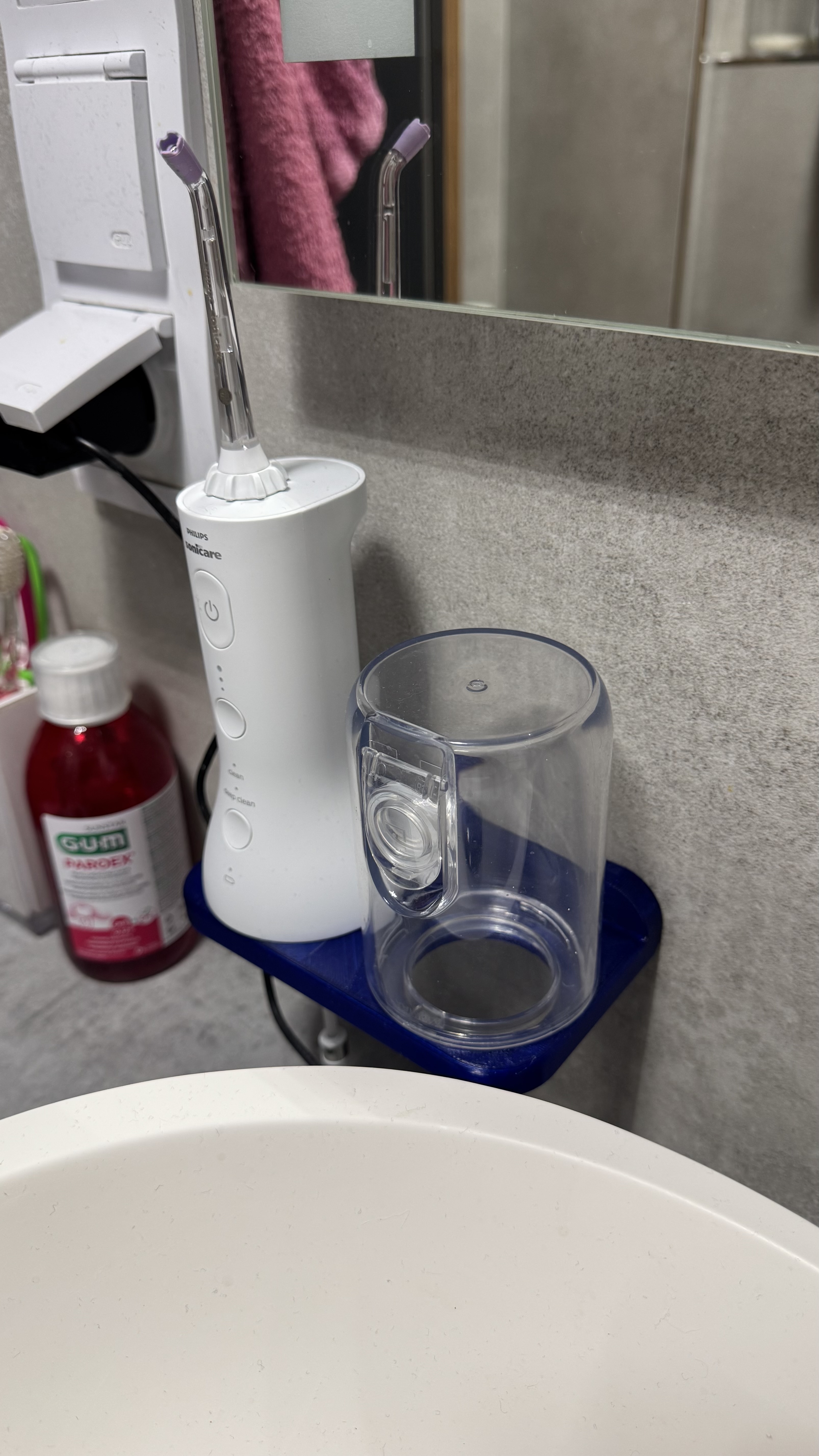 Wall mount for irrigator — miniatura 2