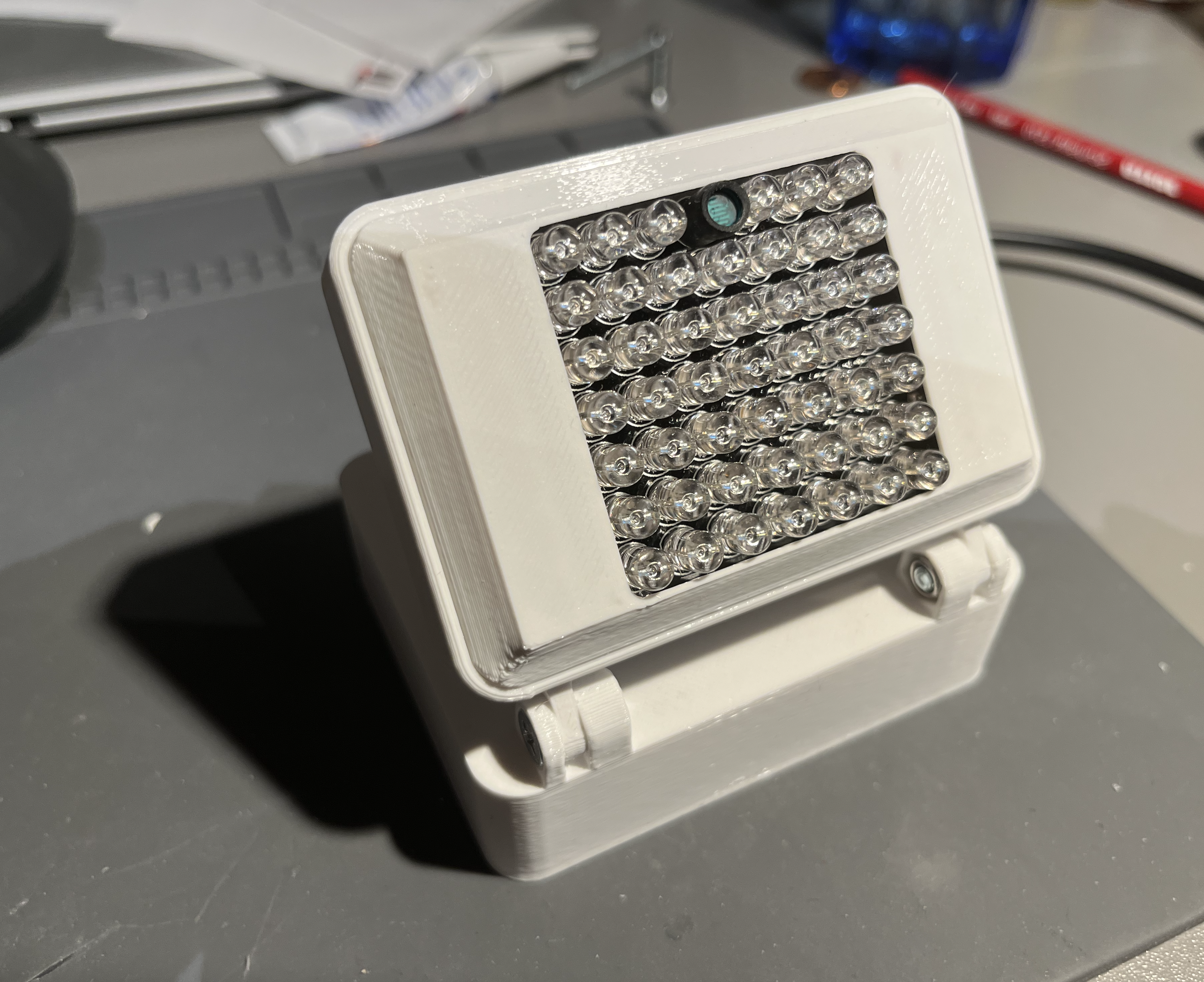 Schwenkbares Gehäuse für IR Beleuchtungs-Modul CENPEK 940nm mit 48 LED's - Pivoting housing for IR illumination module CENPEK 940nm with 48 LEDs