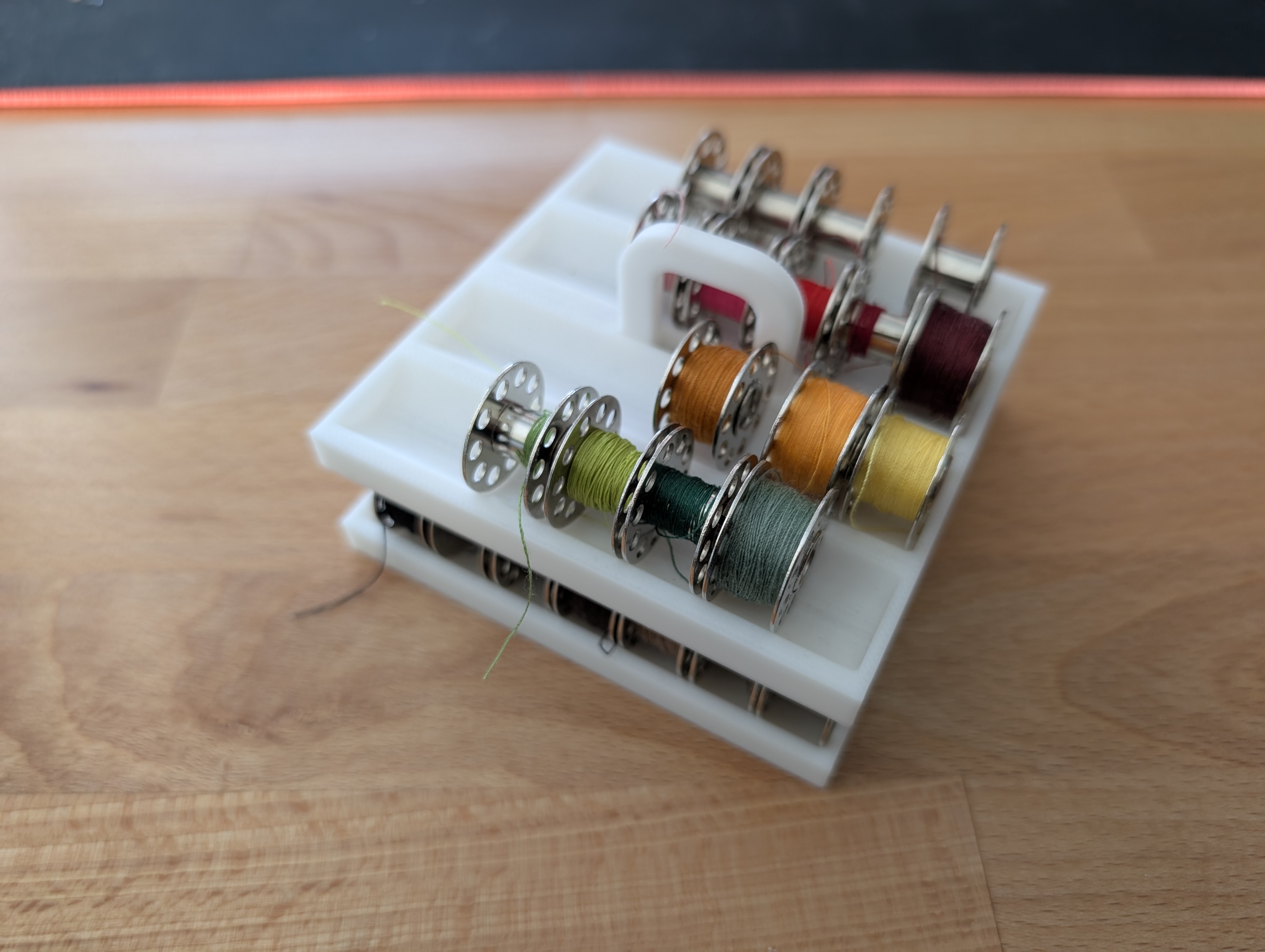 Sewing machine bobbin bobbin holder - Nähmaschinenspule Unterfadenspulen Halter