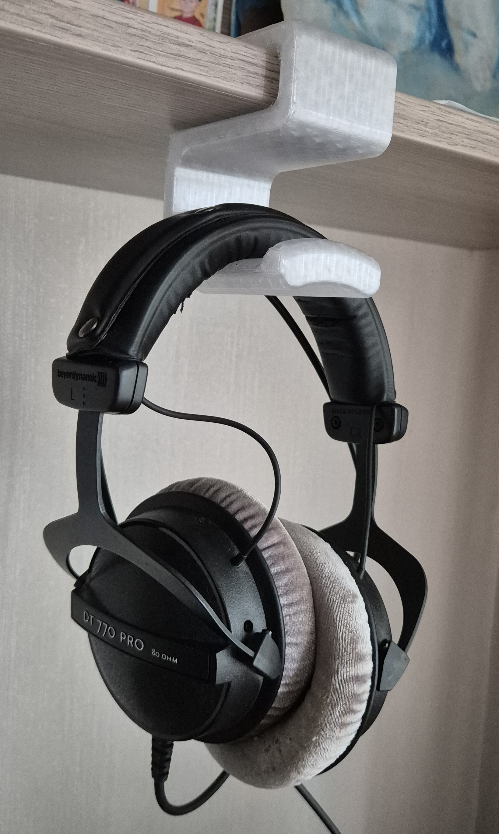 Headphones holder
