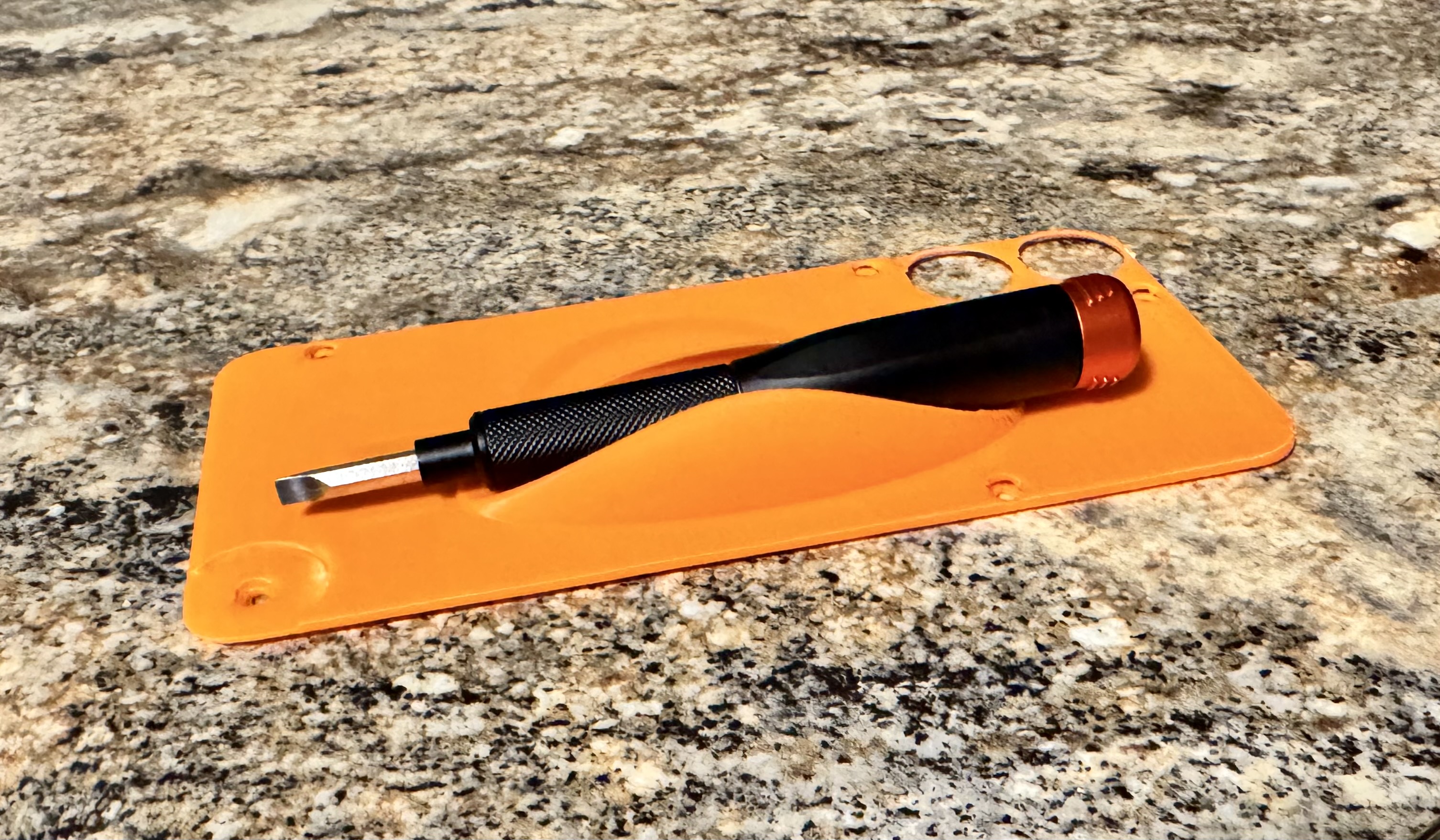 The Techie - Back cover with screwdriver holder