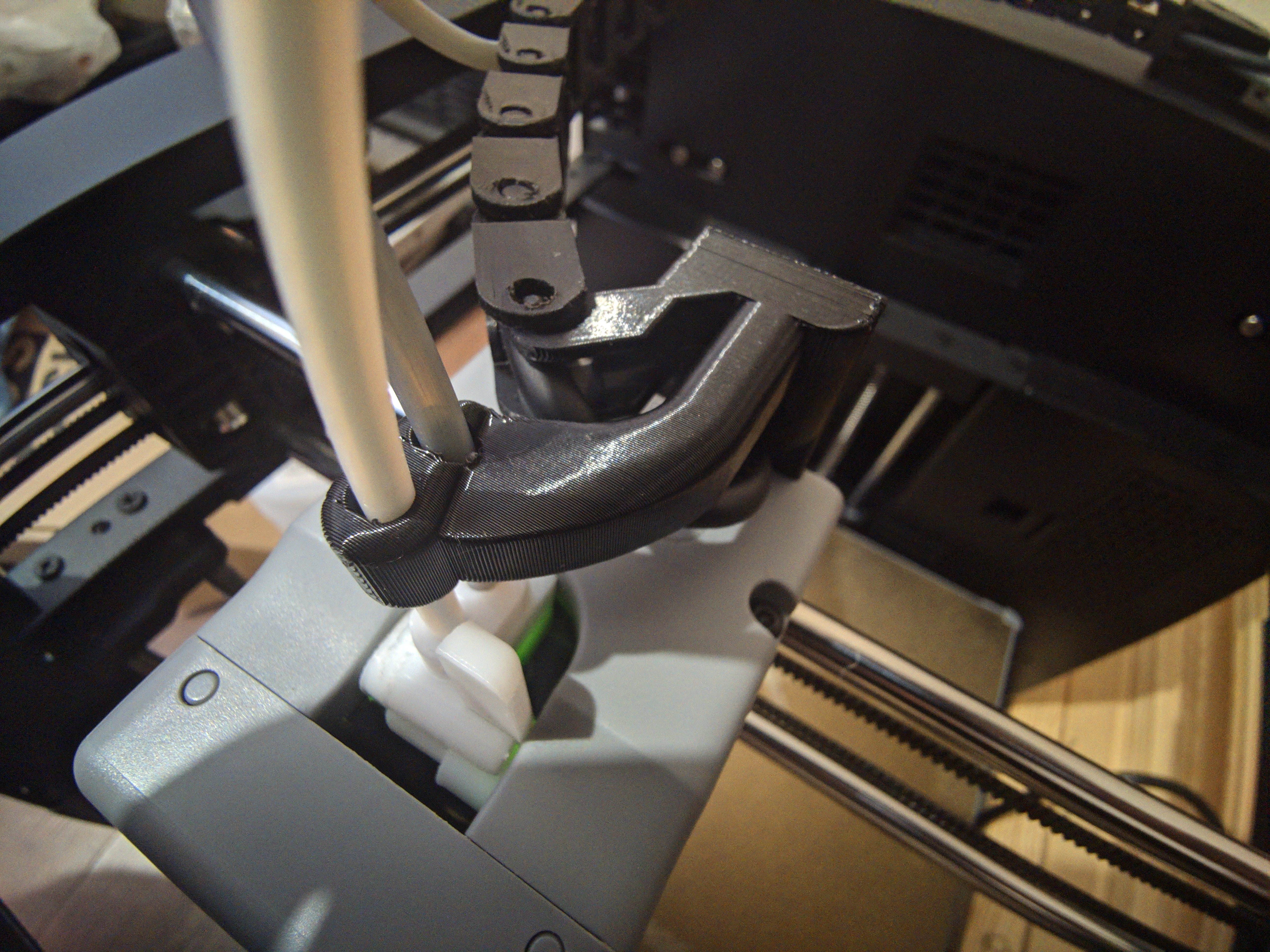 Attaching the chain to the print head 3D model