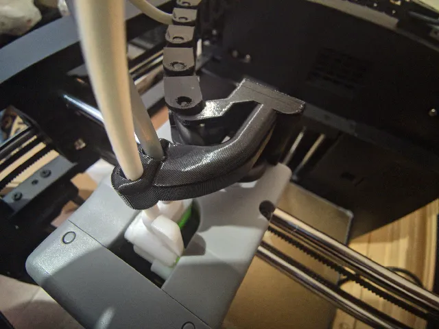 Attaching the chain to the print head