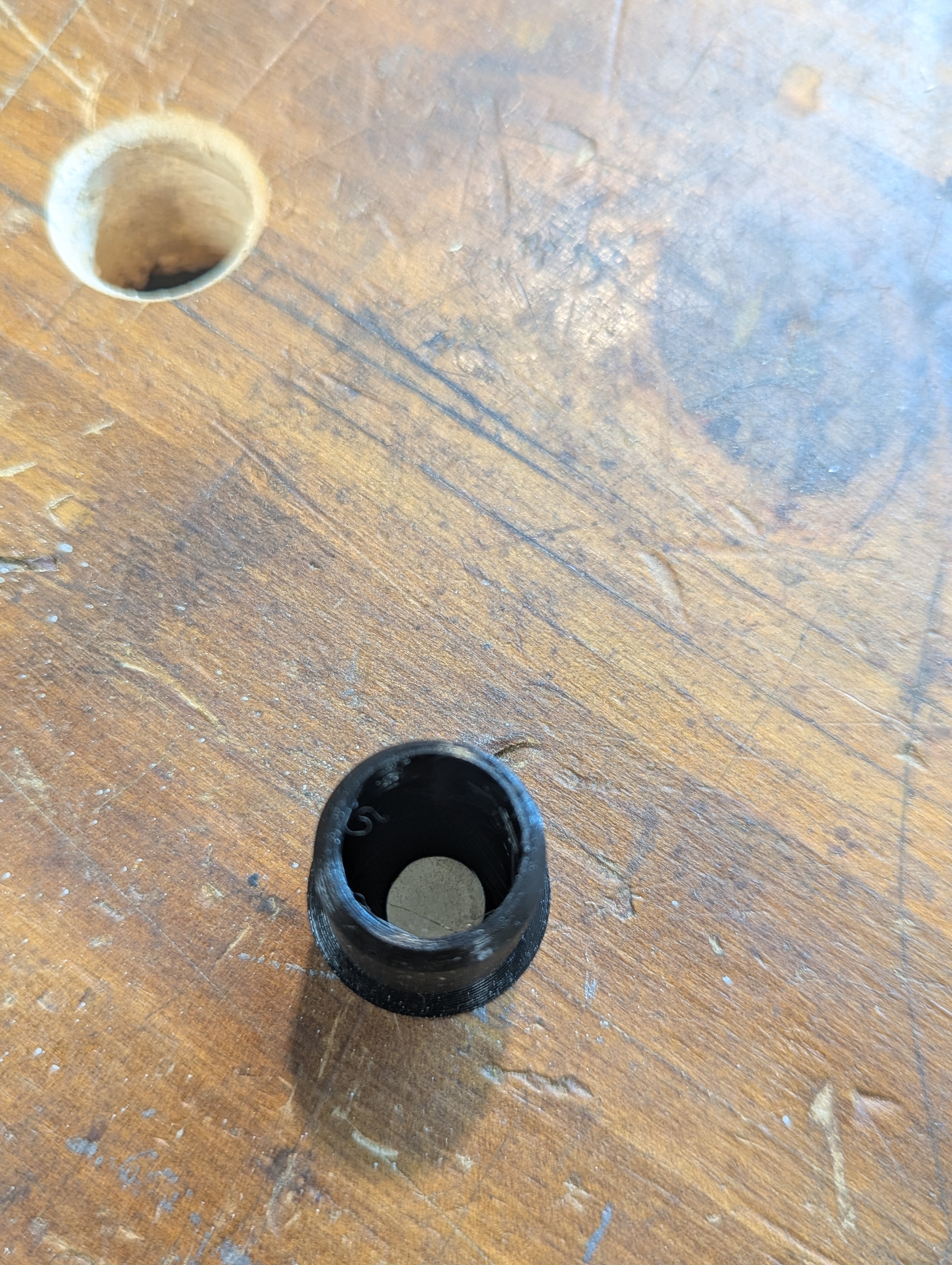 Bench dog hole plug - with magnet