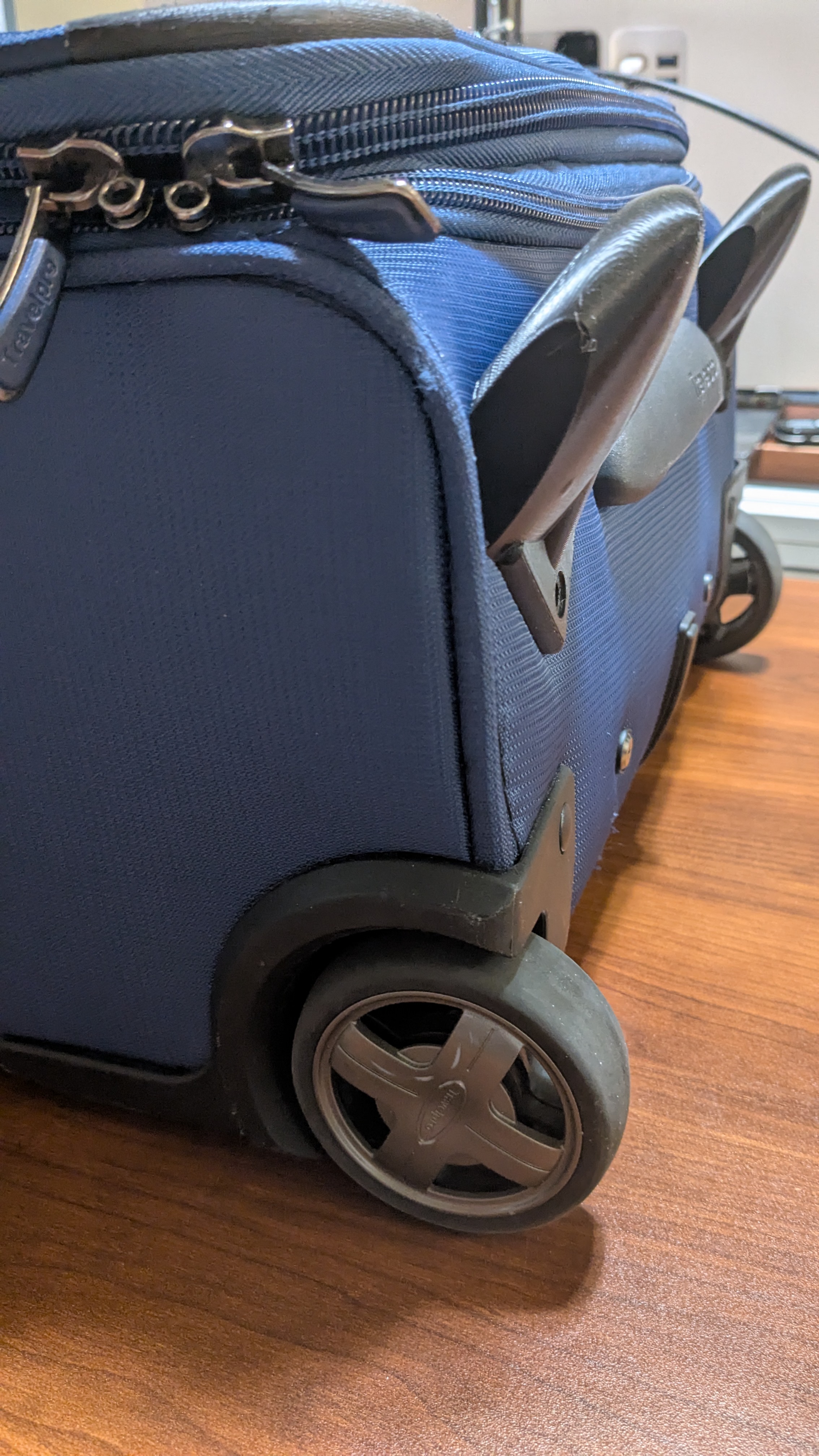 Luggage replacement feet