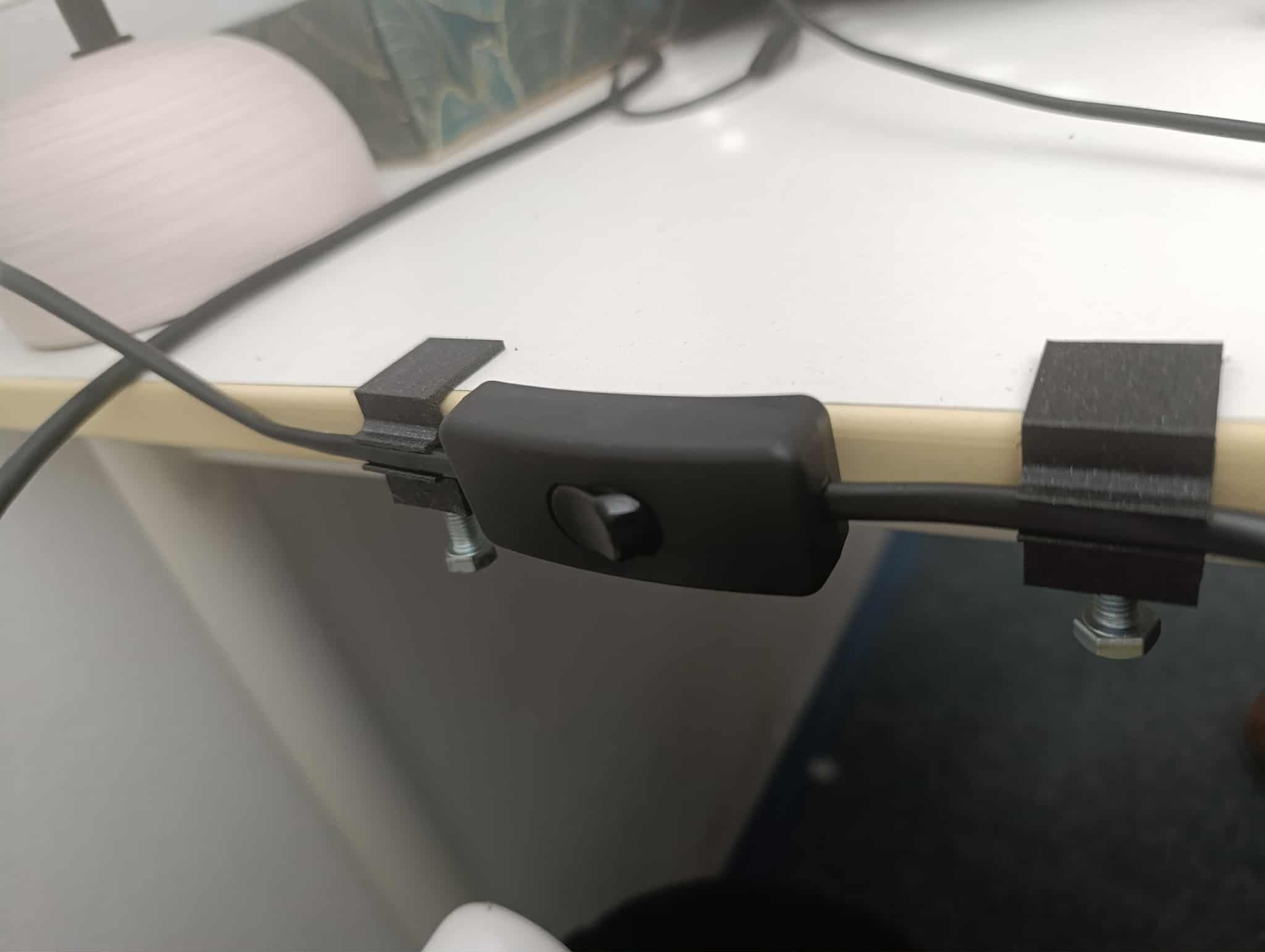 Spona na kabel/Cable clip