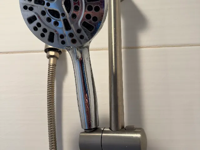shower head anti-slip bracket