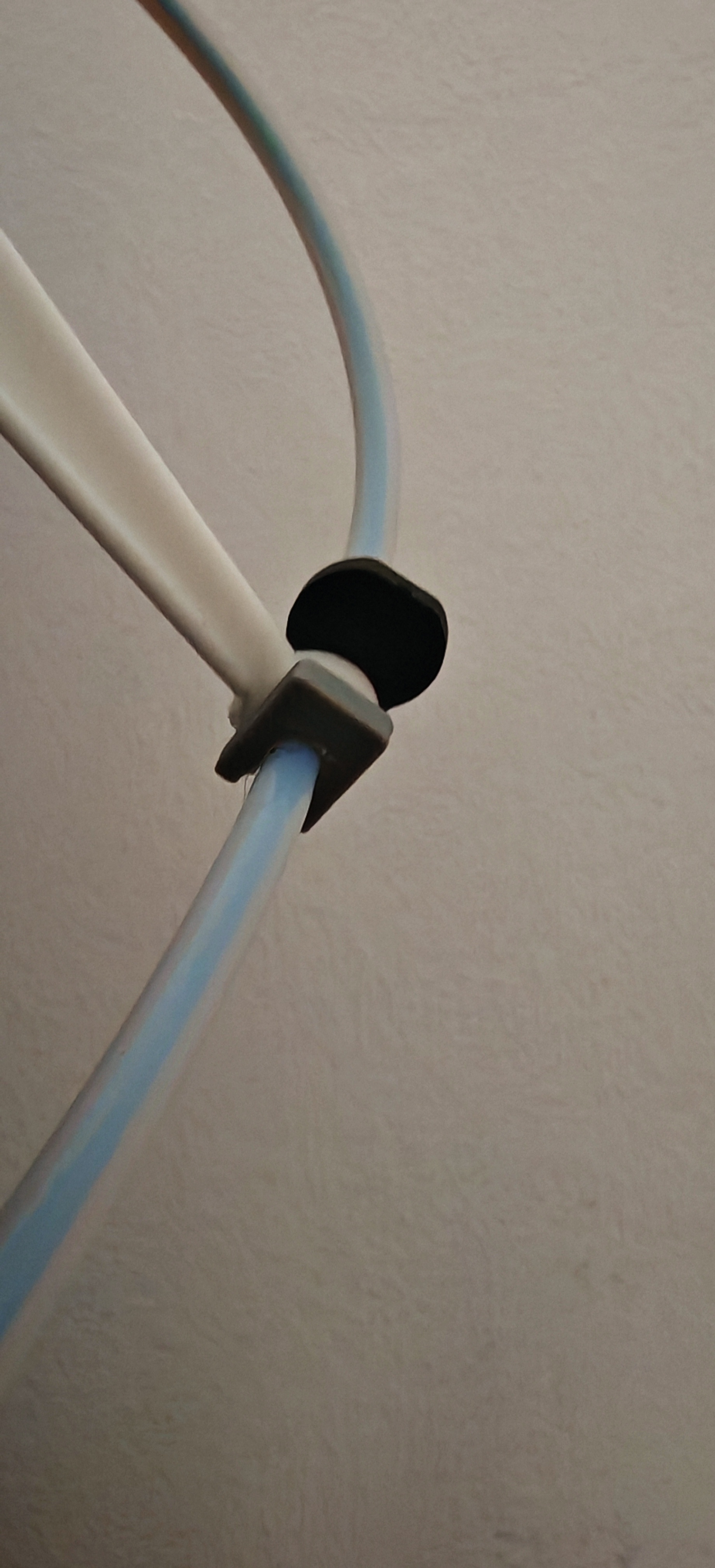 Clip de maintien pour tube PTFE bowben