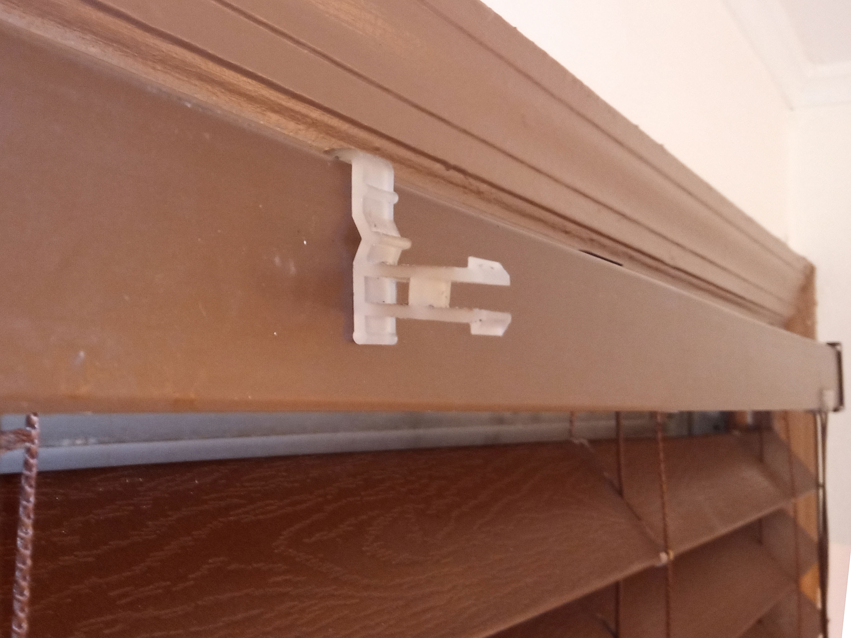 Lowe's / LG Sourcing 2 in. Blinds Valance Clip
