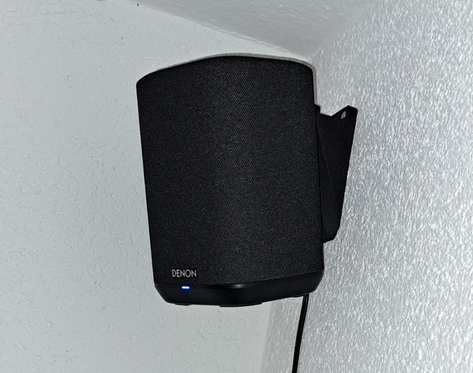 Speaker wall mount for 1/4-inch screw fixation