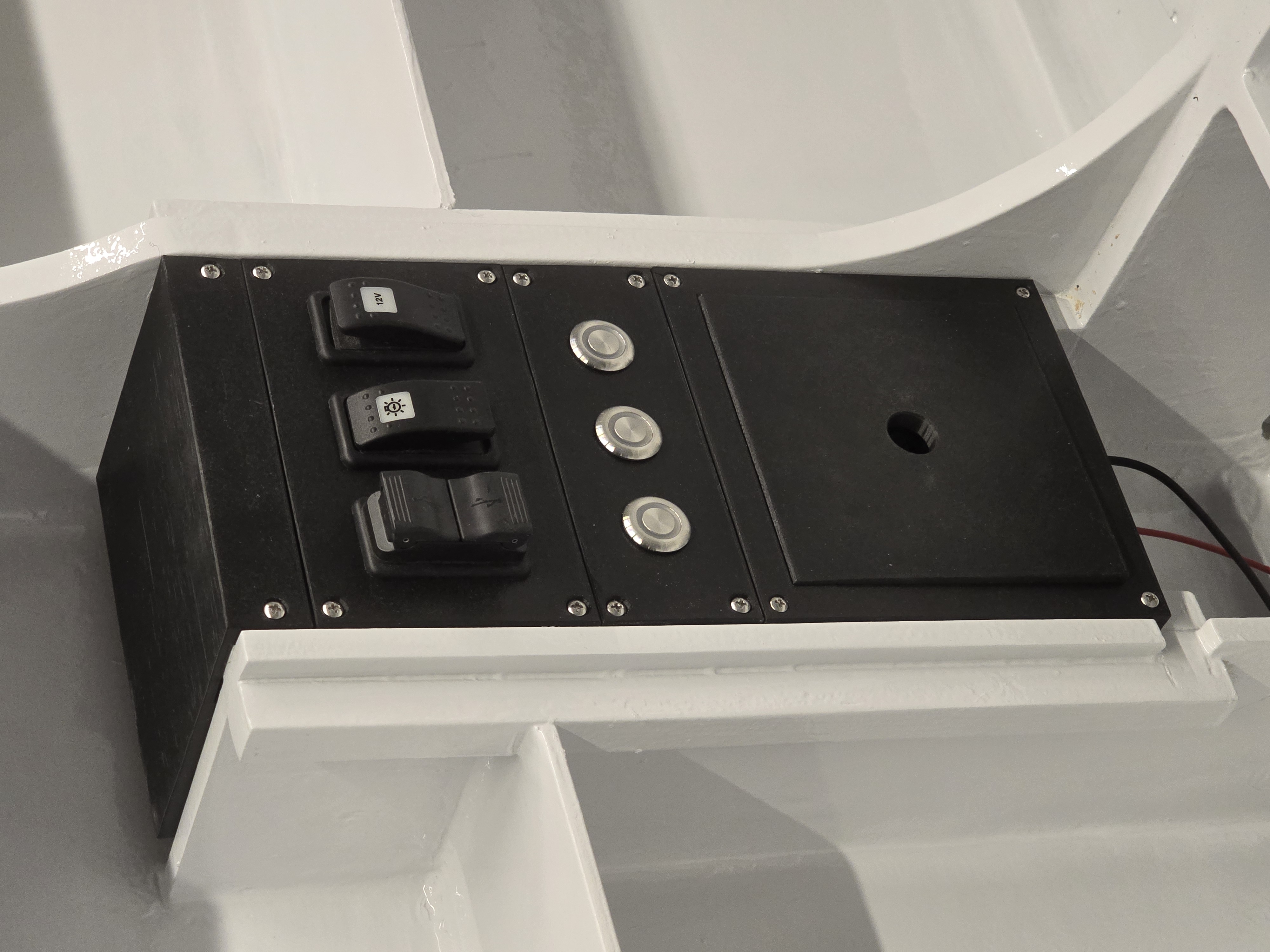 Front panels for boat eletrics