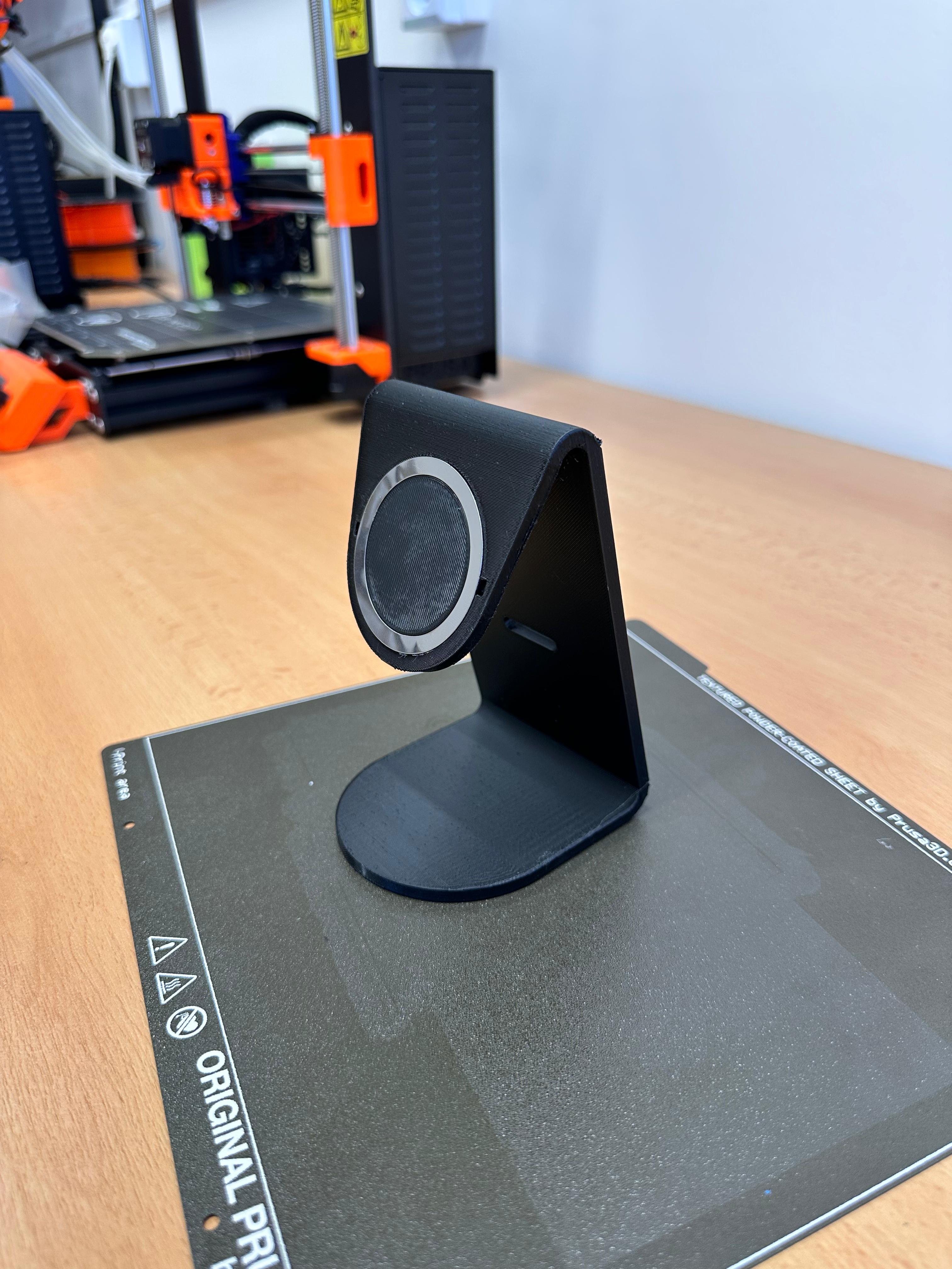 MagSafe Stand for iPhone