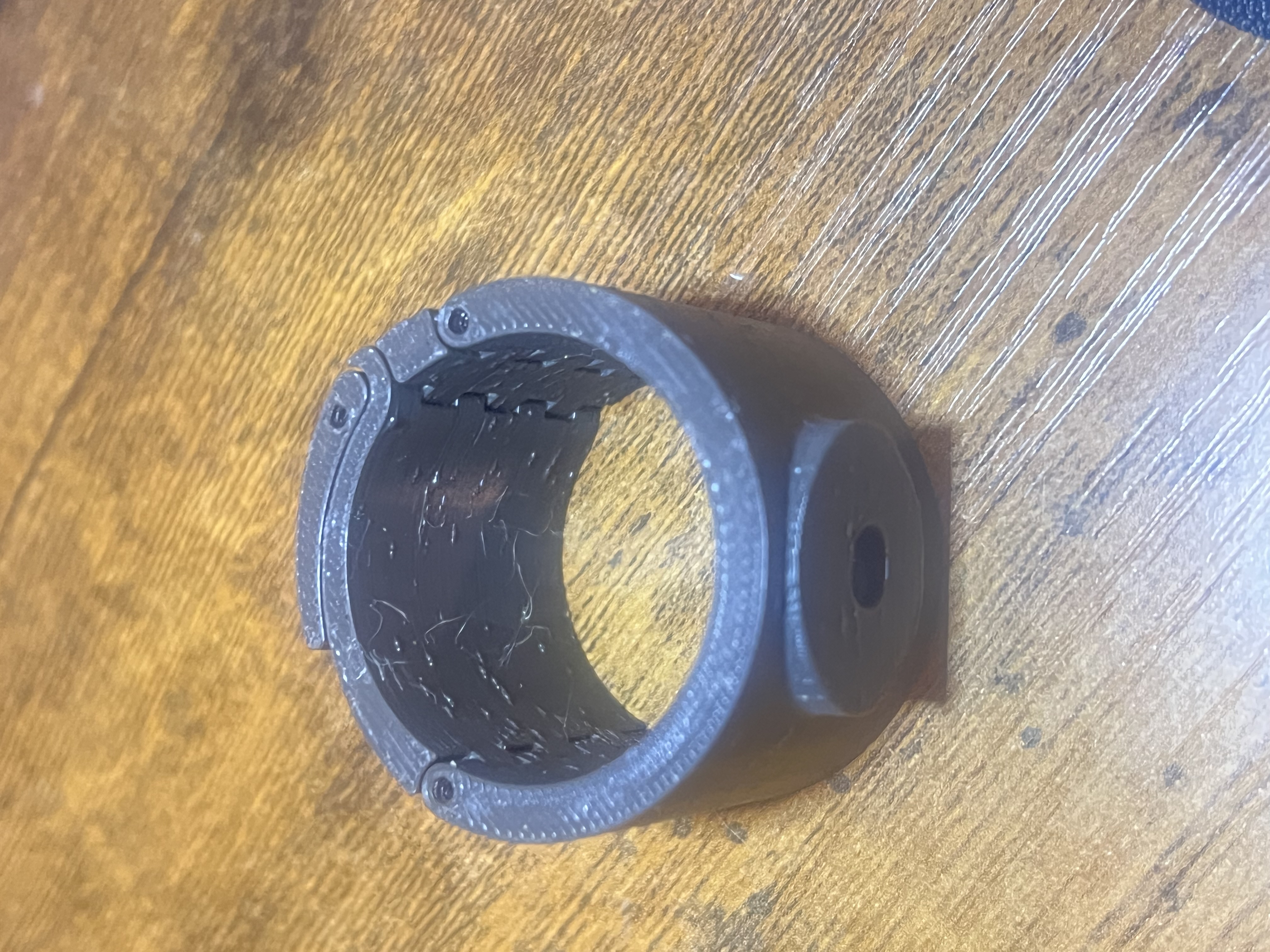 Miniatura 2 do modelo 3D adjustable pipe clamp / mount (parametric)