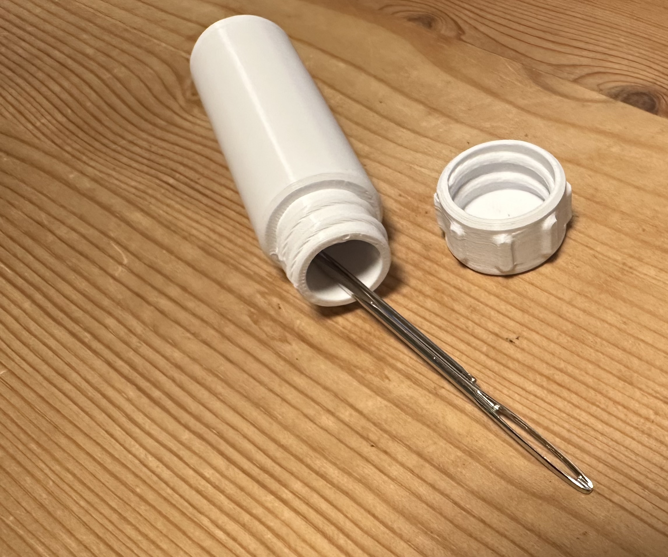Box for sewing needles