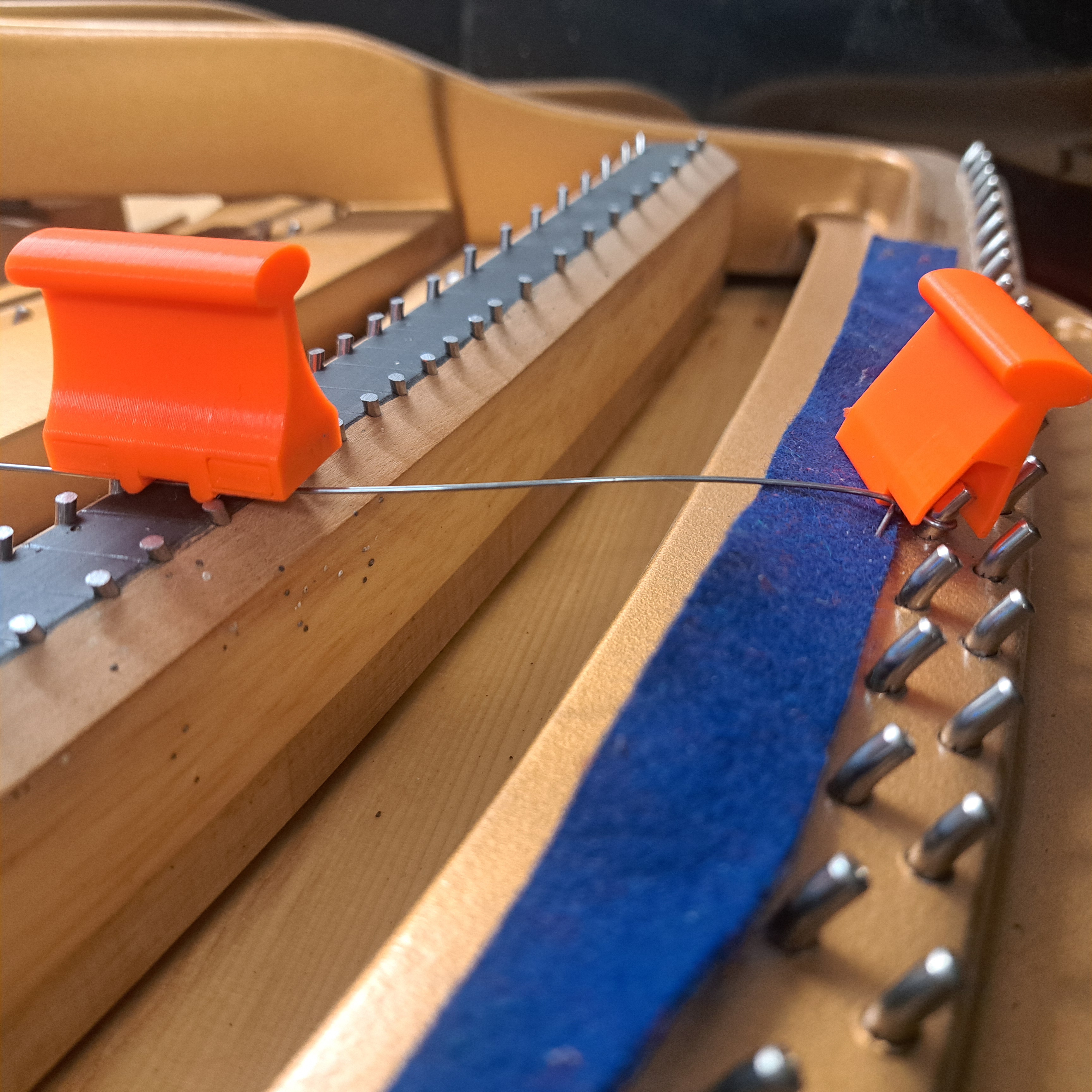 Magnetic stringing helpers — thumbnail 4