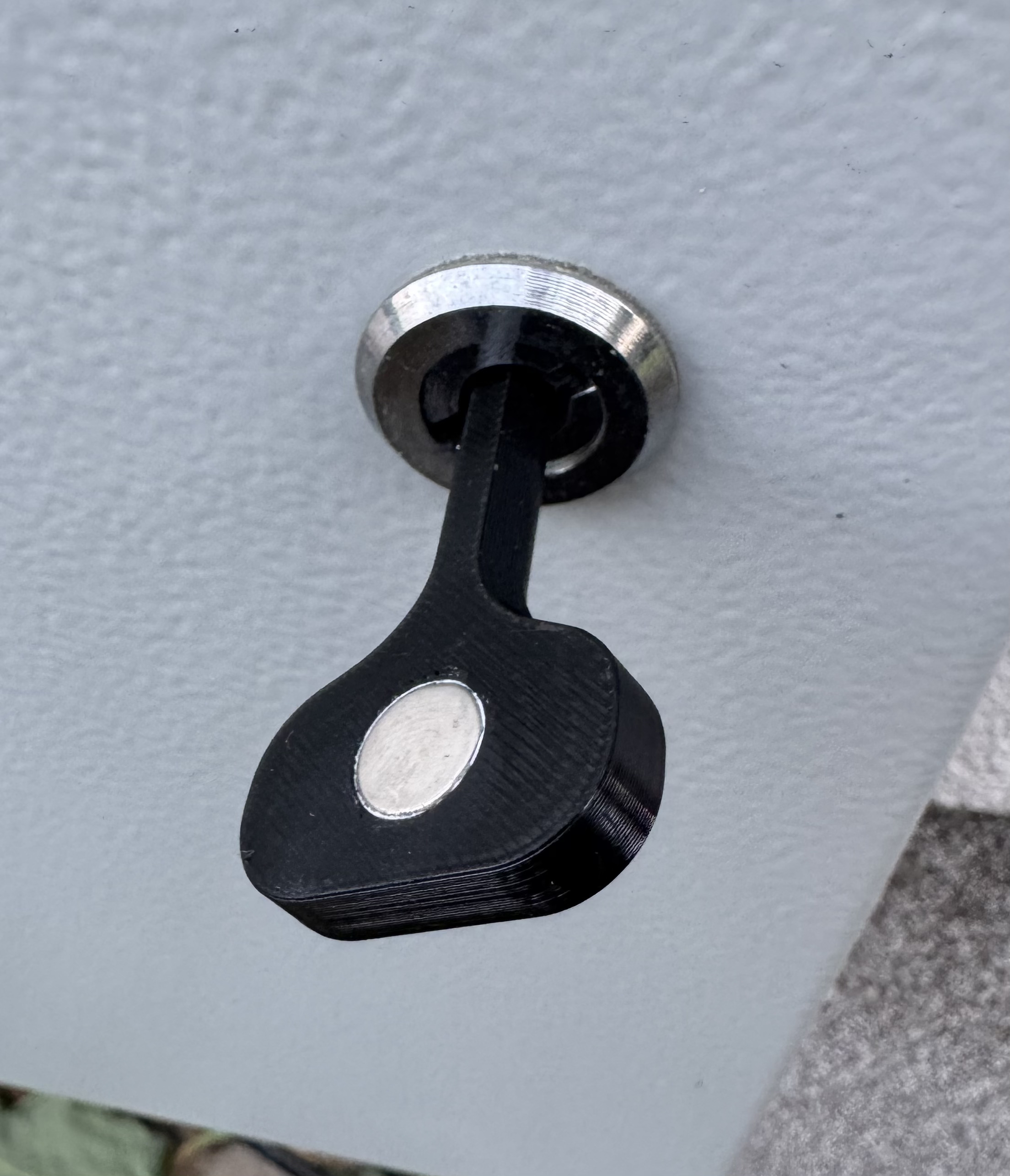 Key for Vevor Electric Box, with a magnet.
