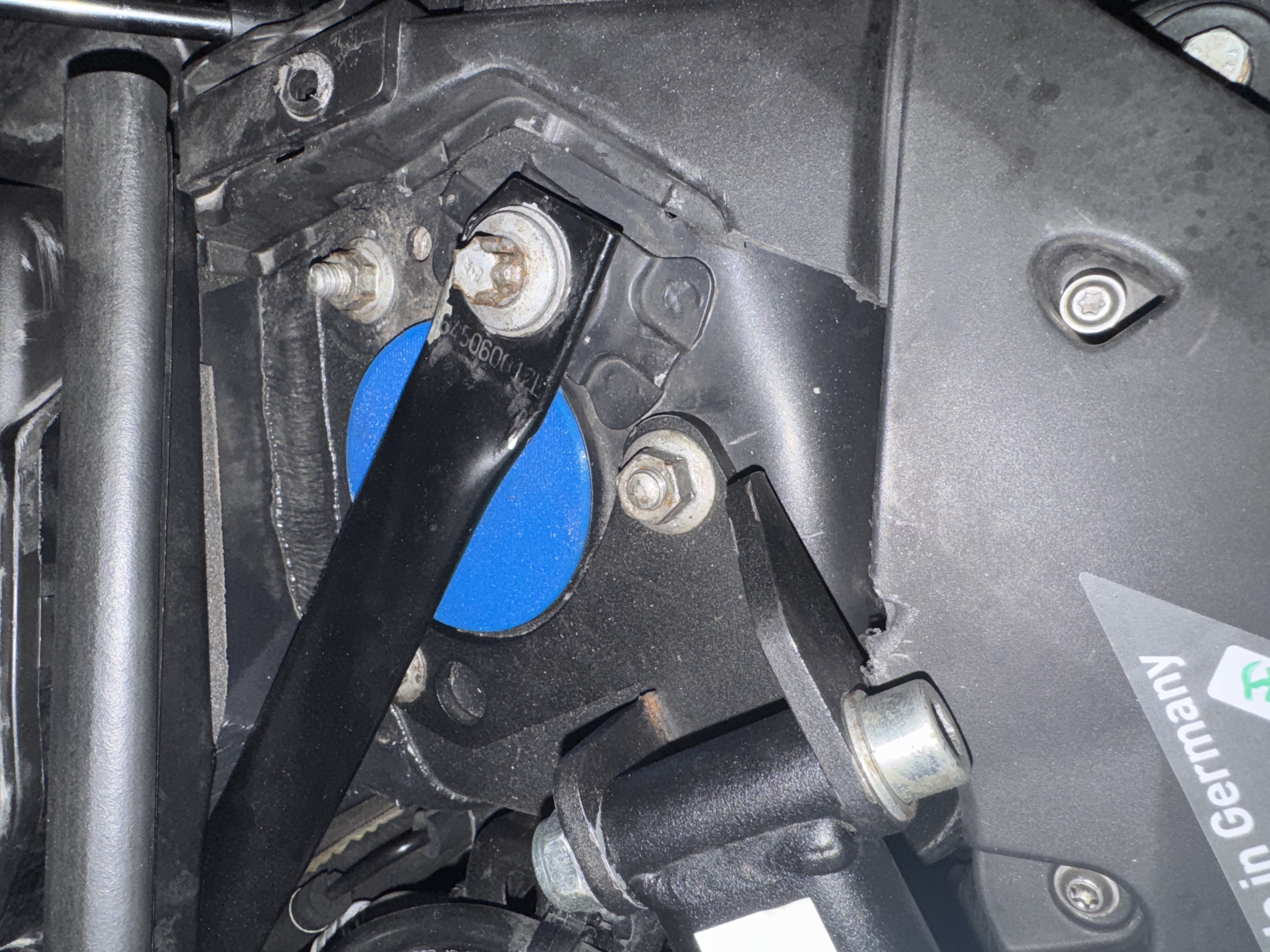 (E90 E91 E92 E93 E87) strut mount dust cover