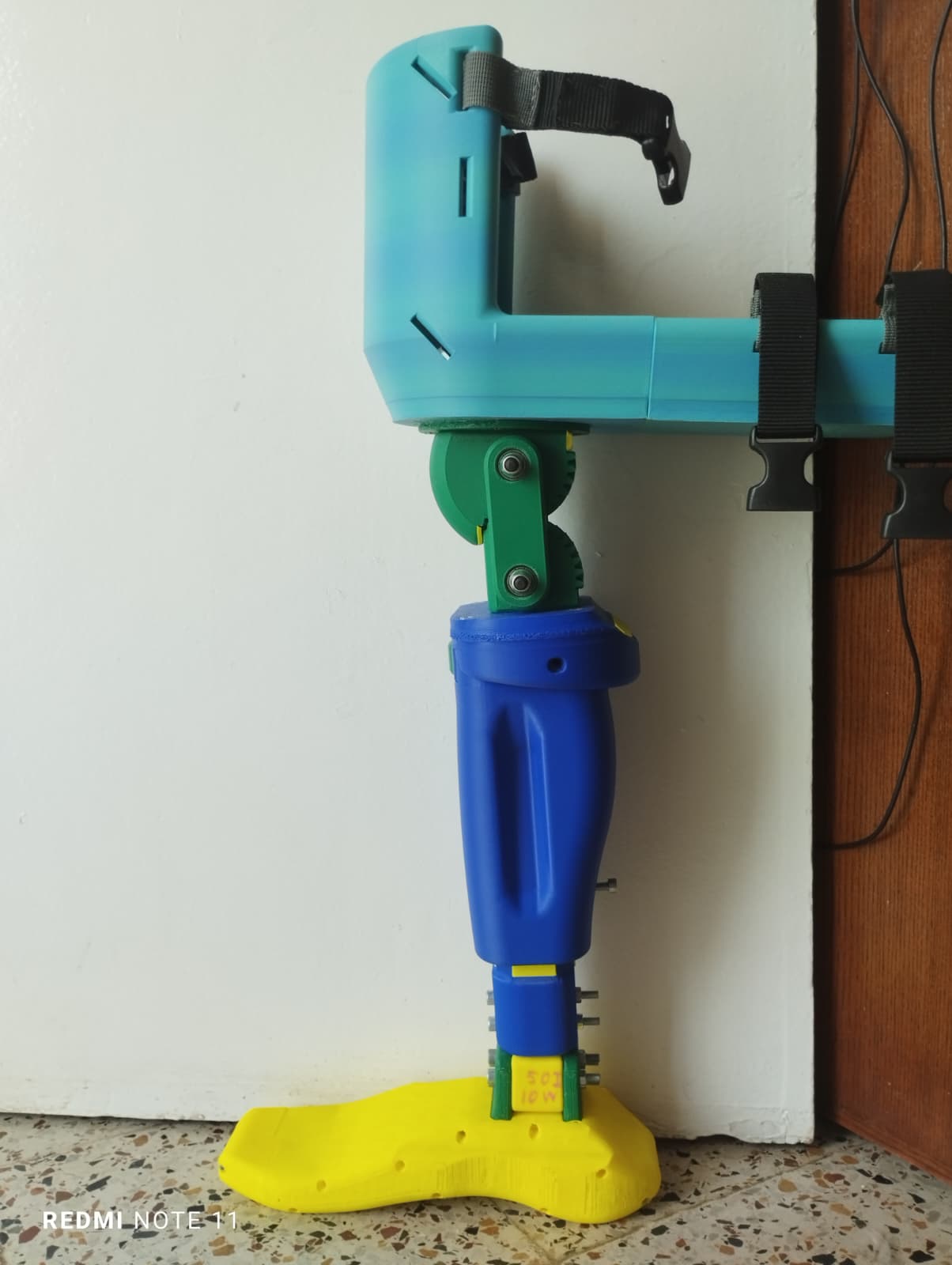 Counter helical geared mechanical knee prostheric