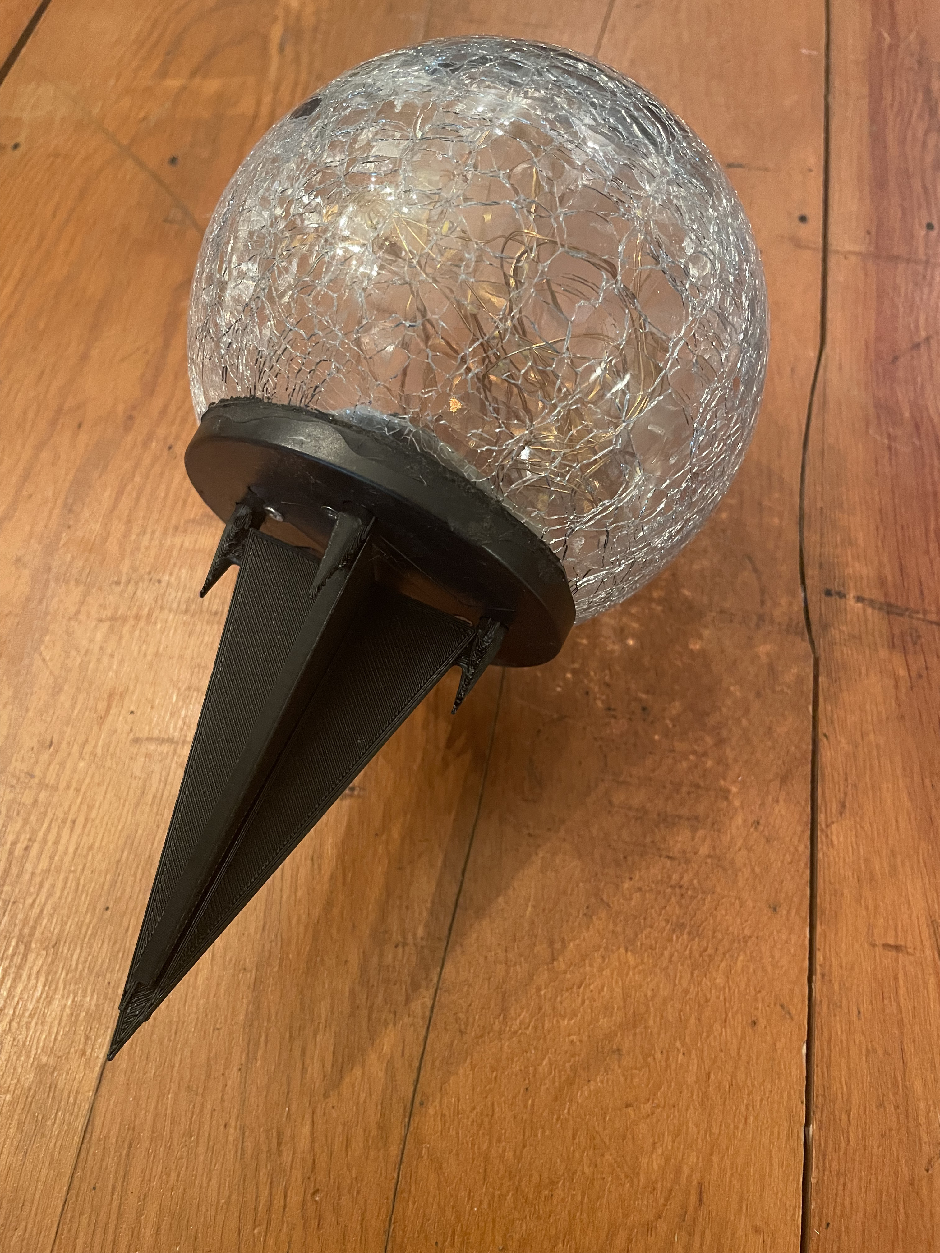 Solar light ground spike