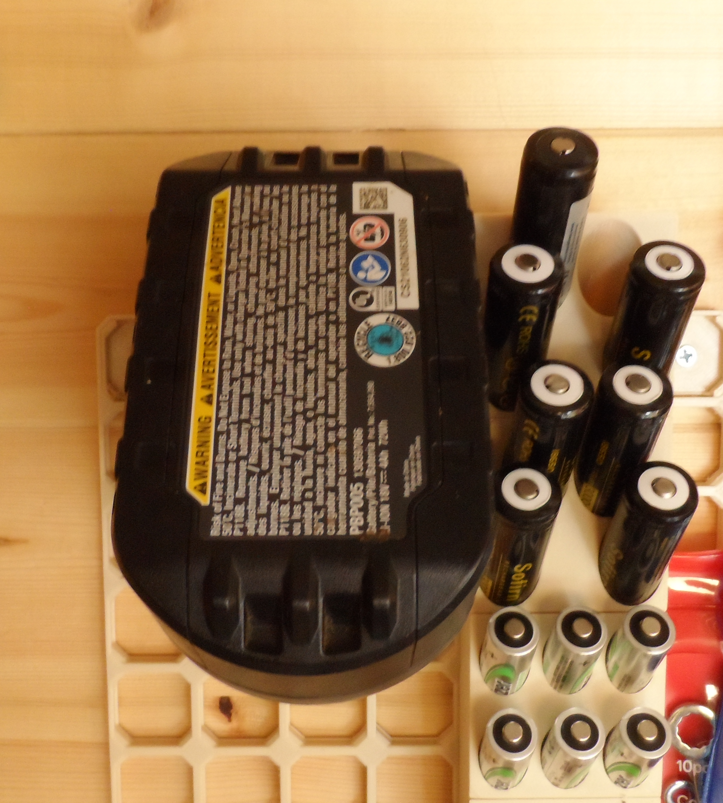 Multiconnect Ryobi Battery Holder (works with OpenGrid, HSW, SKADIS, GOEWS, Multiboard)