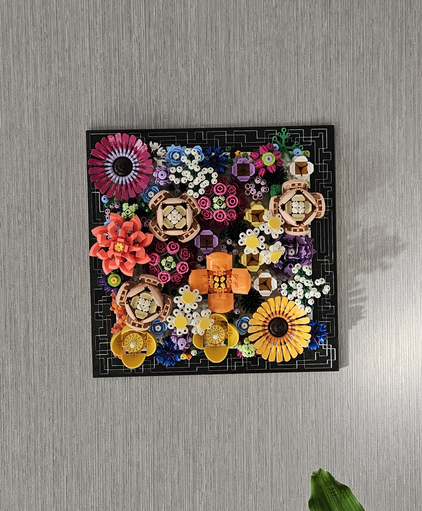 LEGO picture frame for a 32×32 baseplate