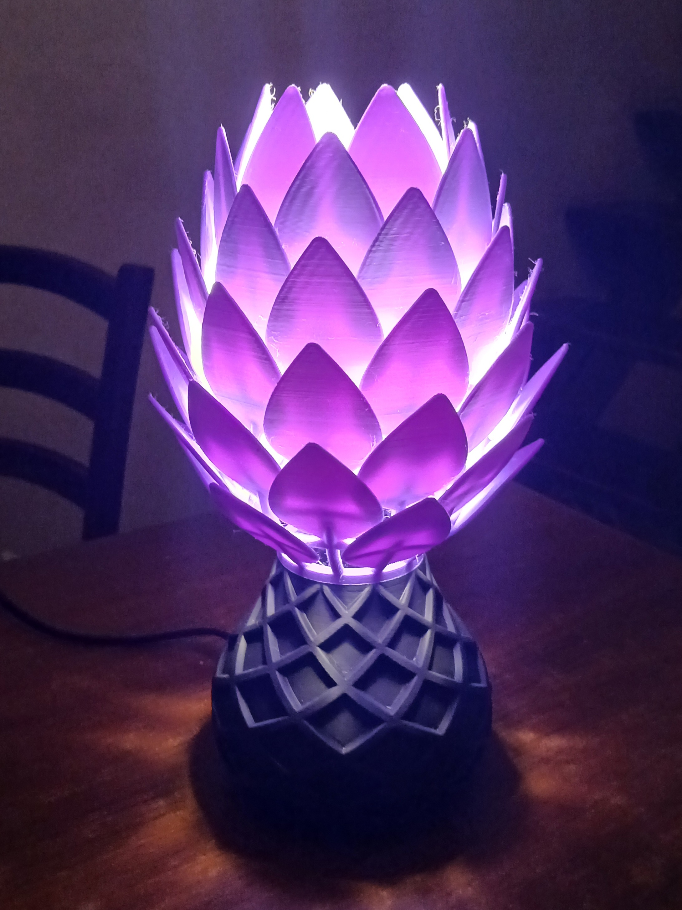Lamp with floral shape