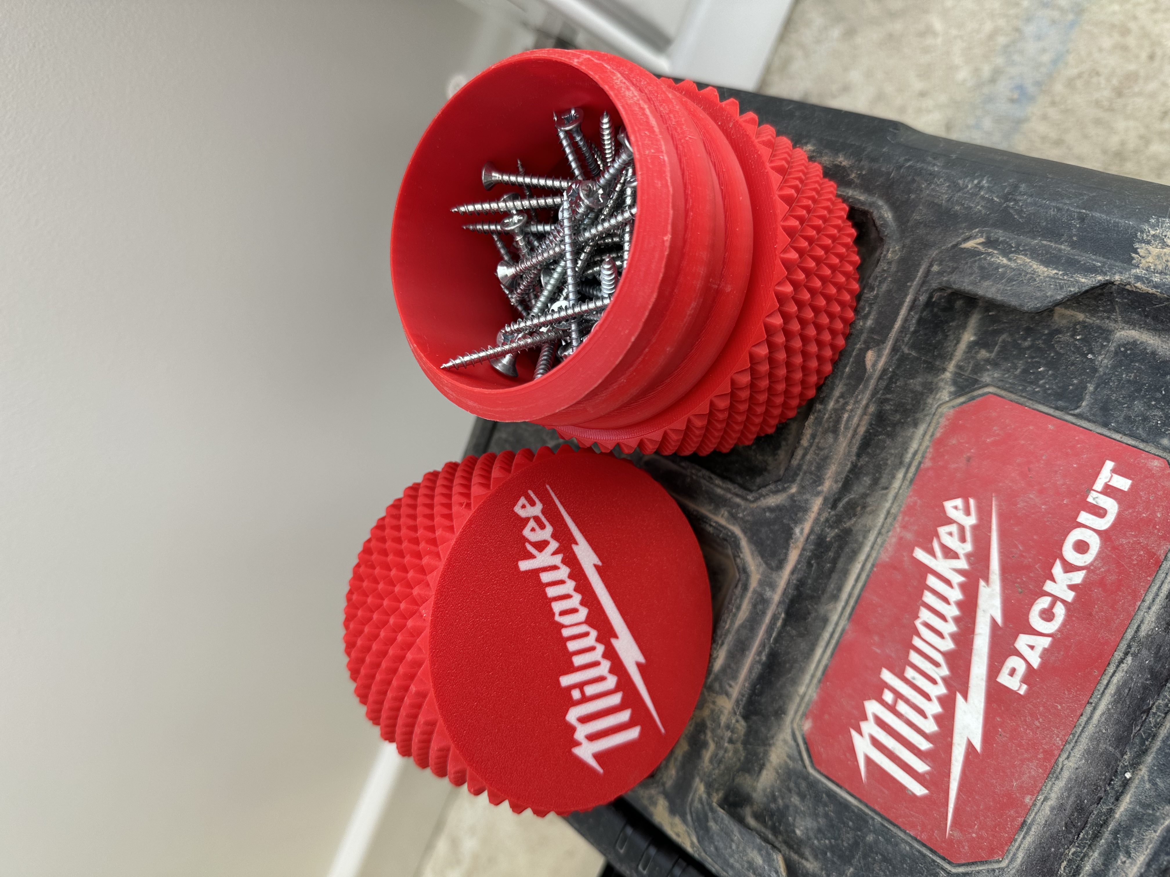 Miniatura 3 do modelo 3D Milwaukee Threaded Container