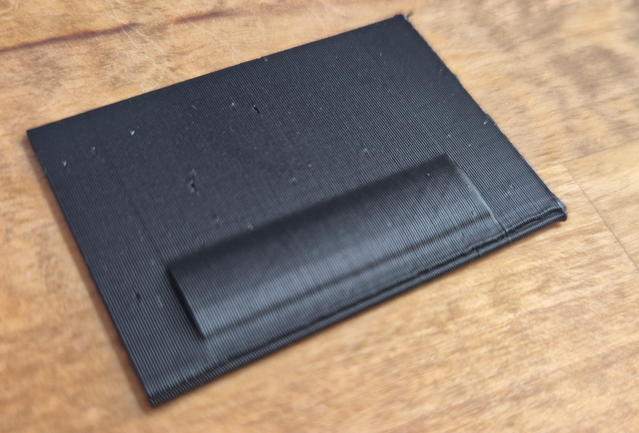 Lid with clip to avoid rubber