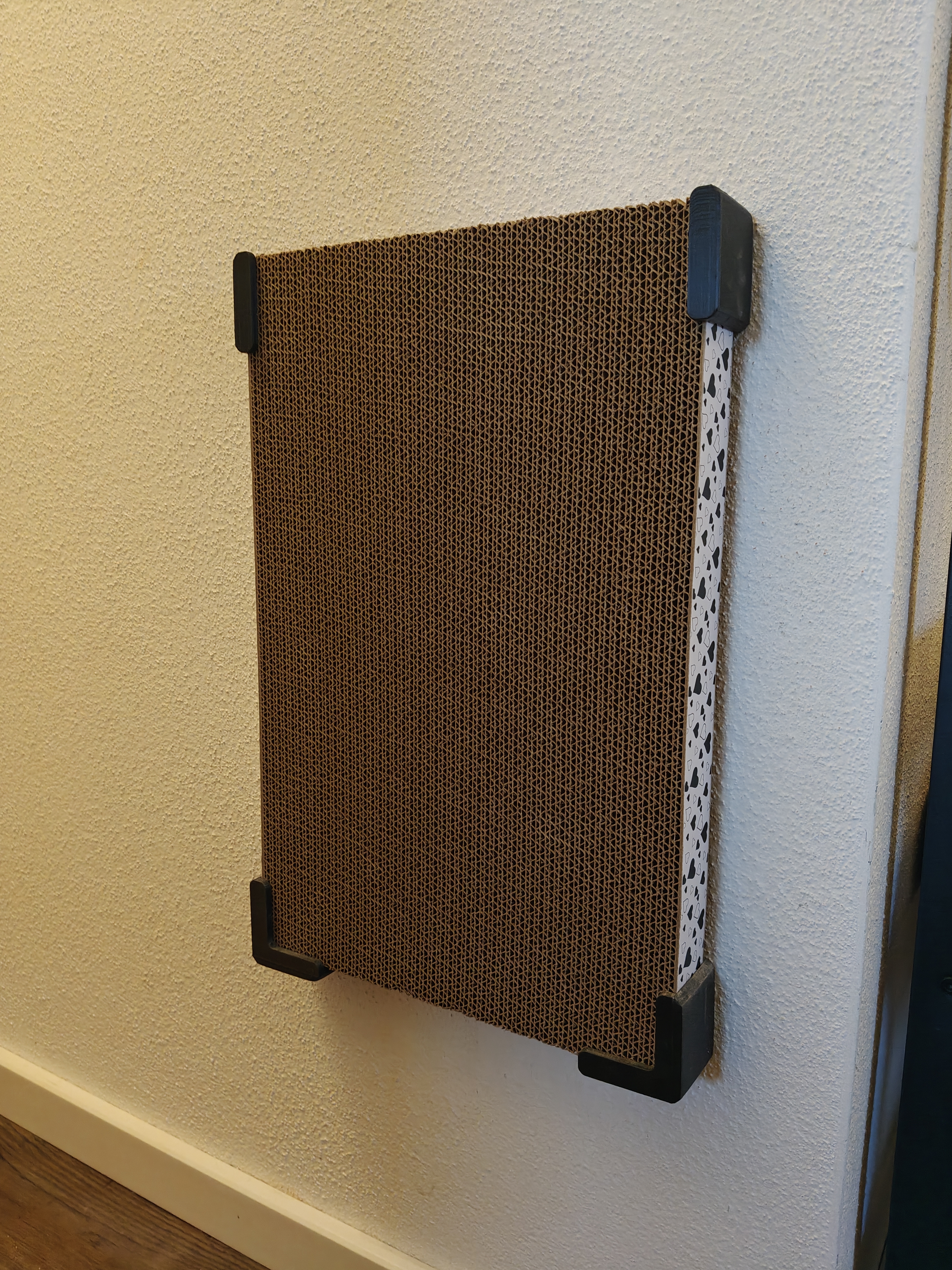 Scratching Board Mount