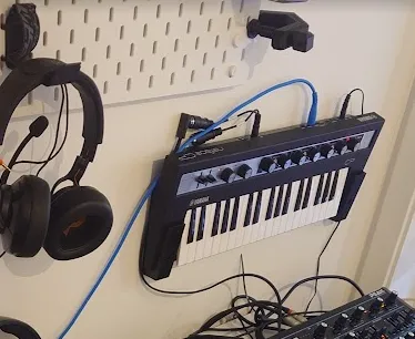 Yamaha Reface Wall mount (CP) by naivsupr | Download free STL