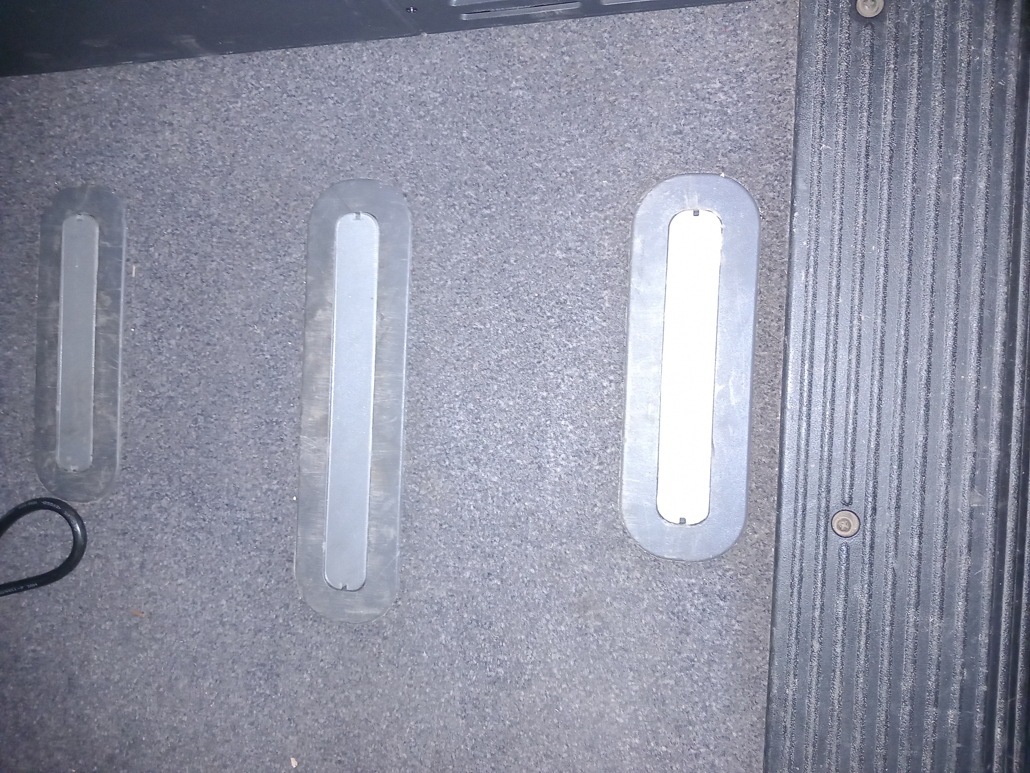Dustcover W638 rear seat lock