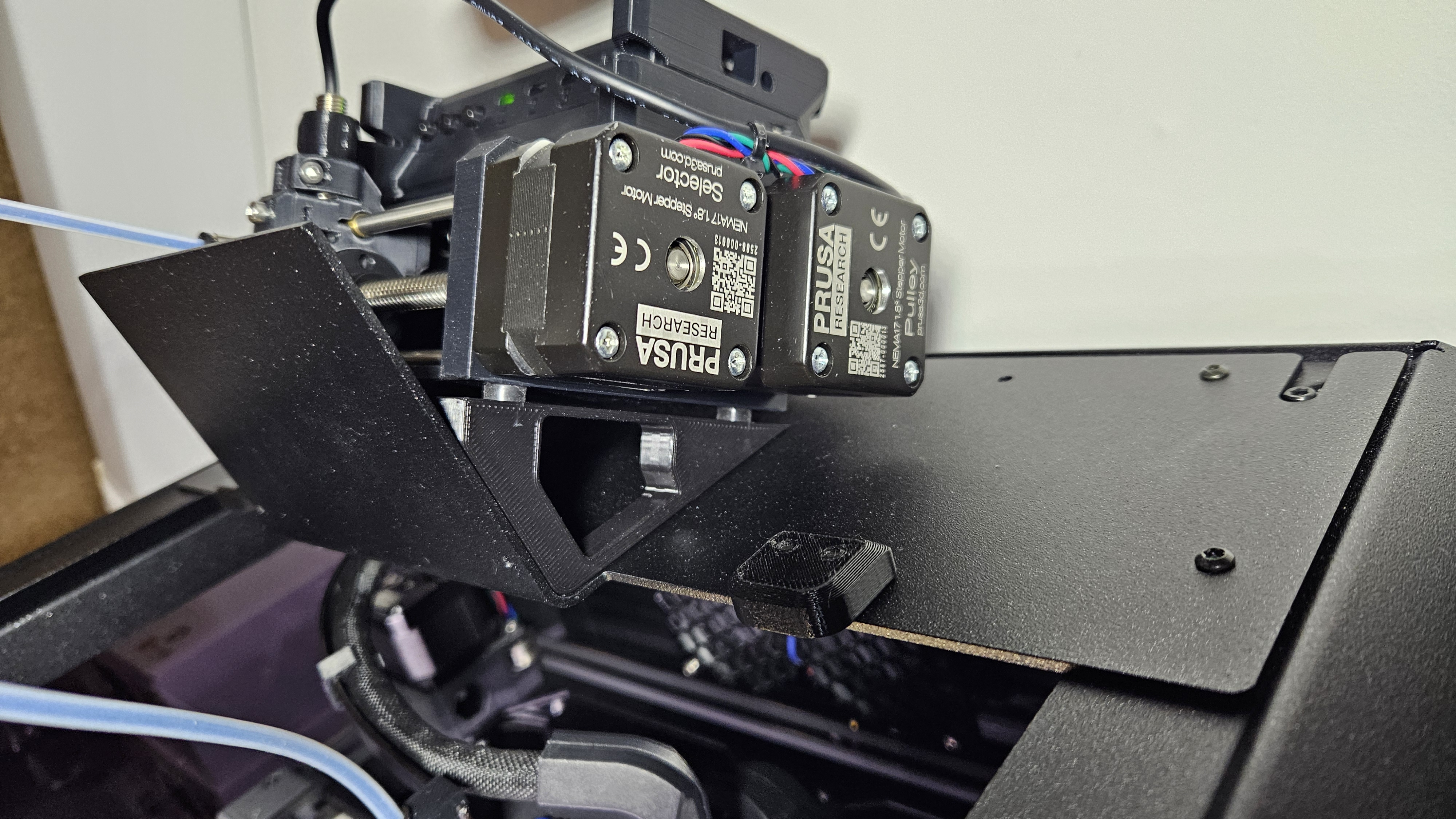 CORE One Enclosed MMU3 rubber dampened mount (Big noise reduction on loading / unloading)