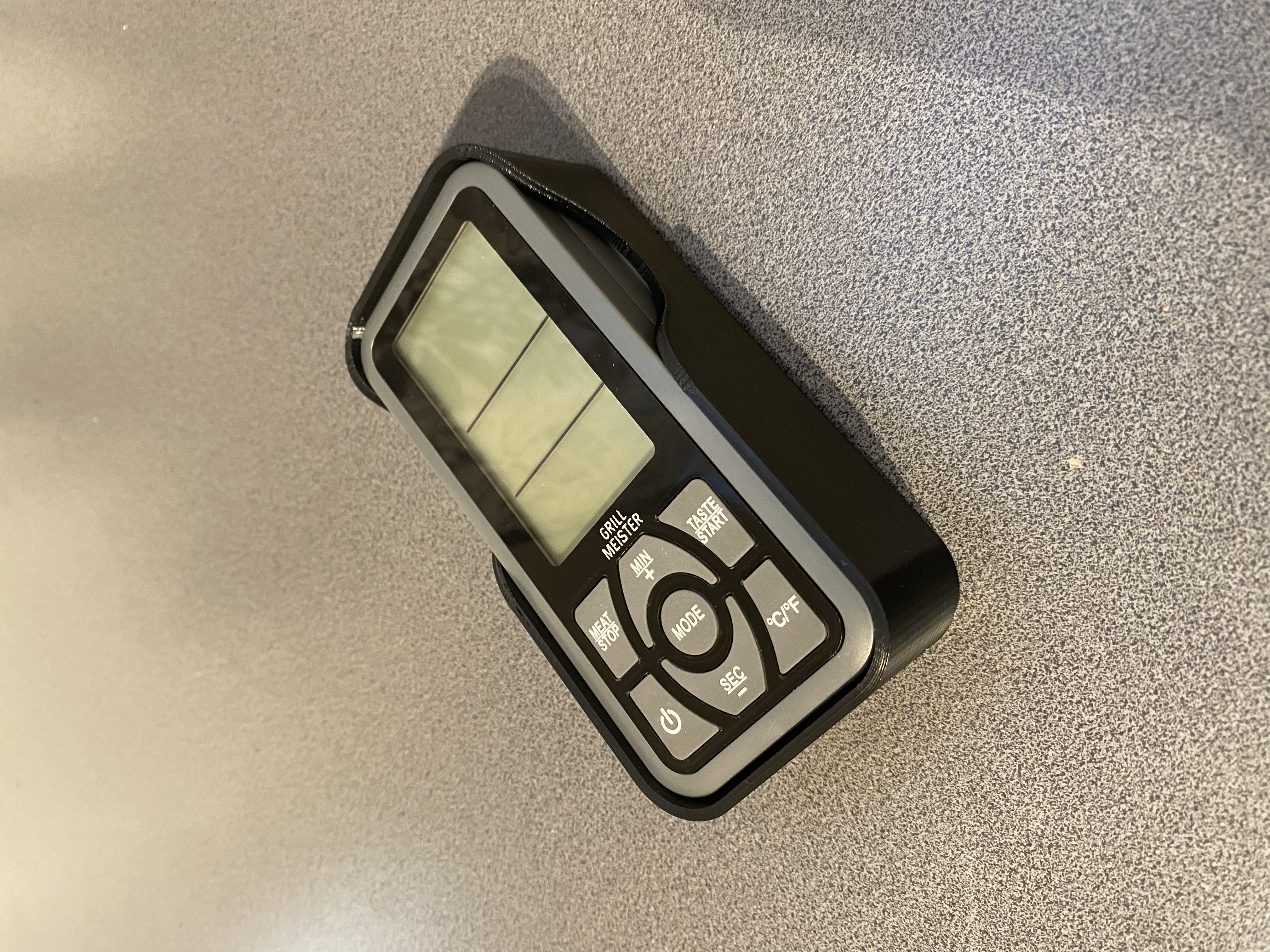 Thermometer holder for Grill Meister