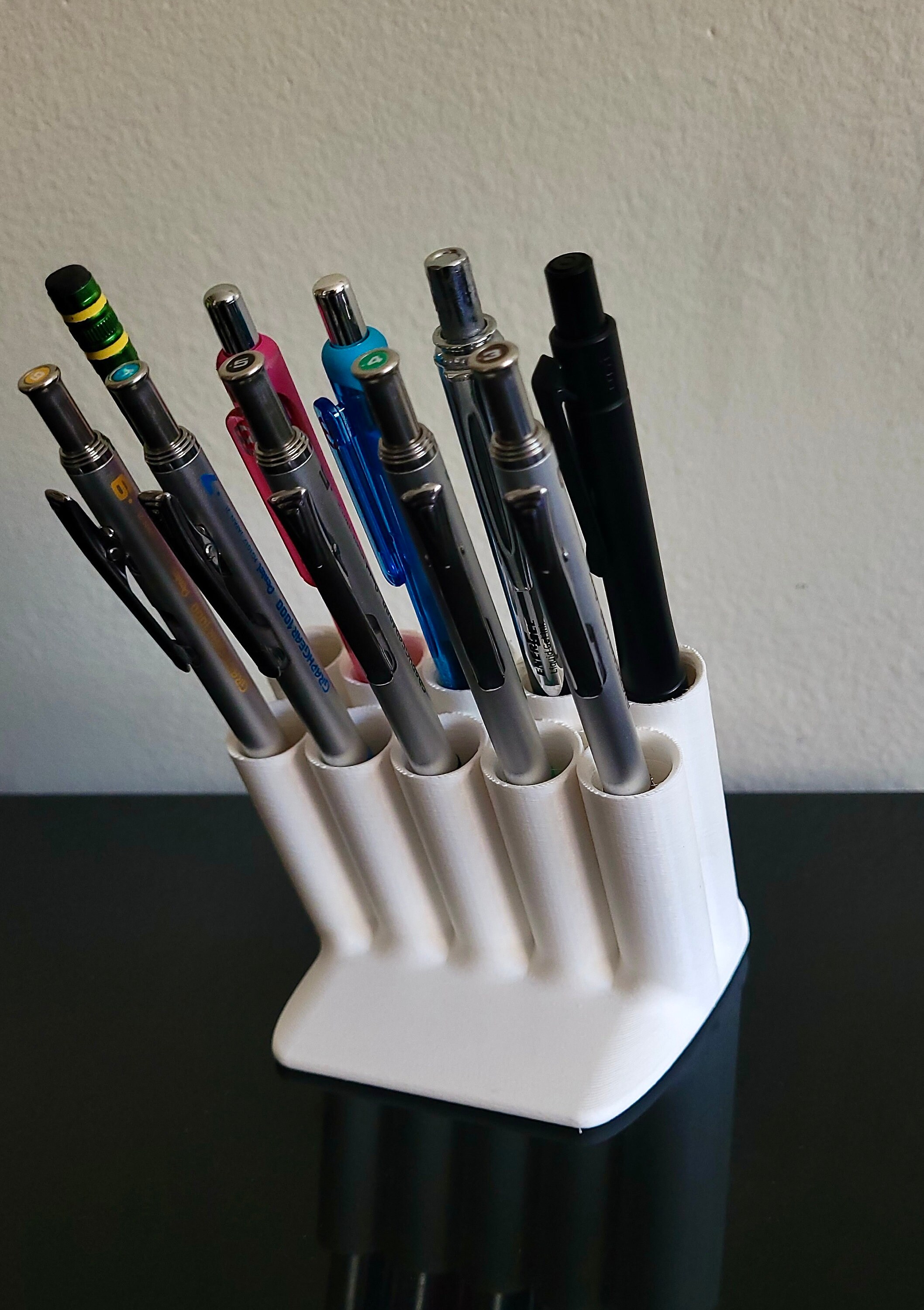 Large Fluid Pencil Stand