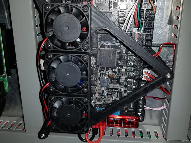 BTT SKR Octopus Pro bord mount with driver cooling fans