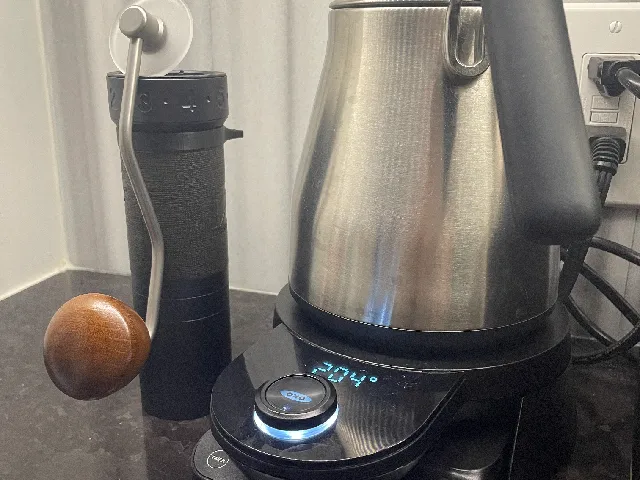 OXO Brew Gooseneck Electric Kettle 1L Riser with Scale Dock