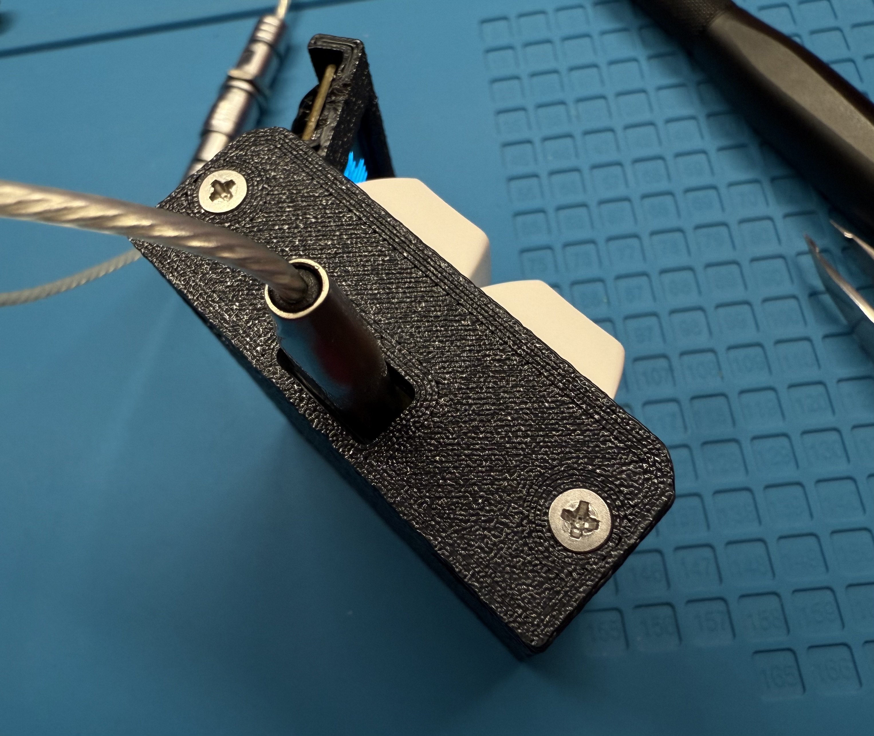 Nullbits Scramble OLED Macropad Case - Multi Style Hole(s) for clean wiring. — miniatura 3
