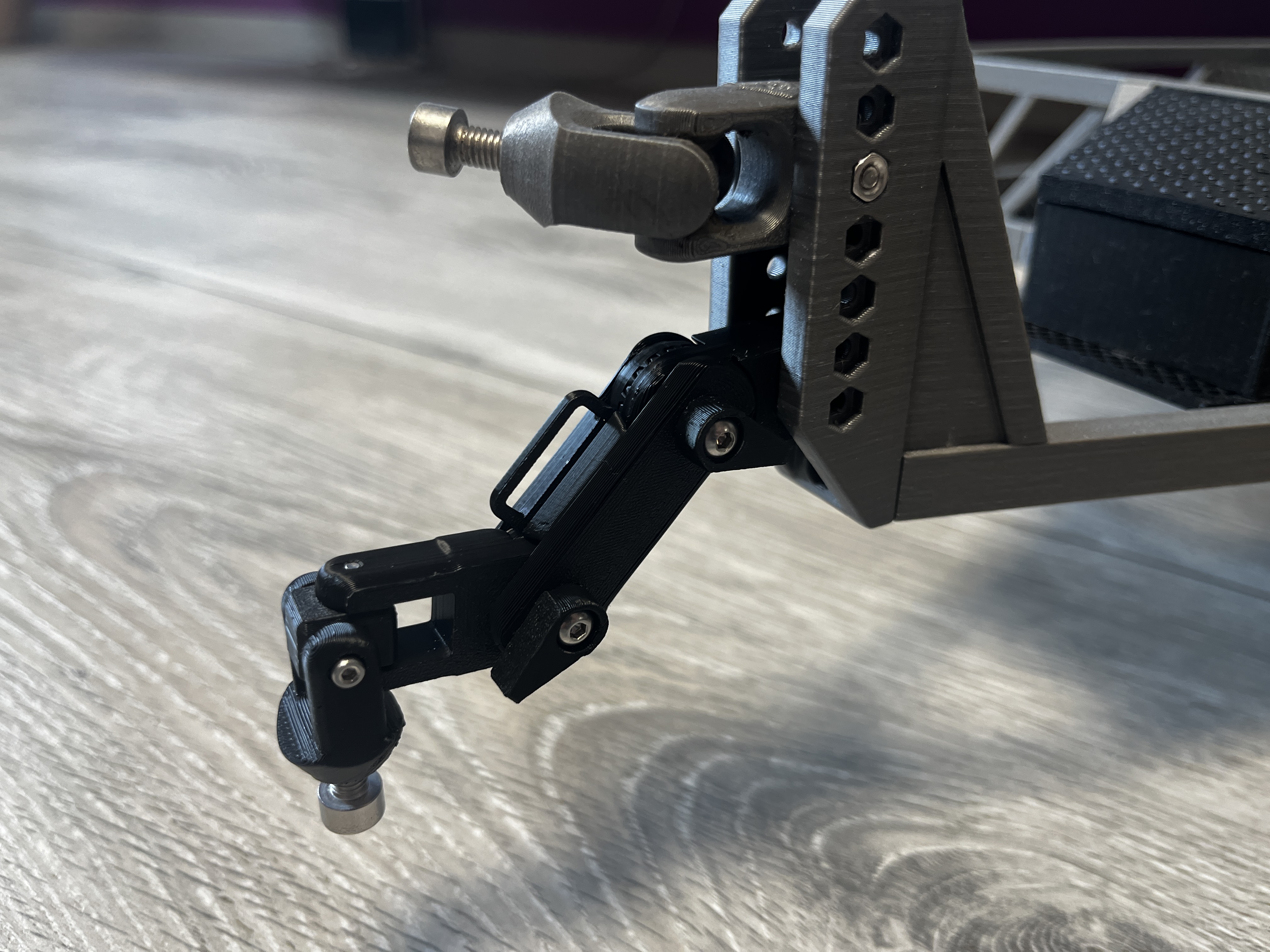Height adjustable hitch compatible with 3D Sets cars