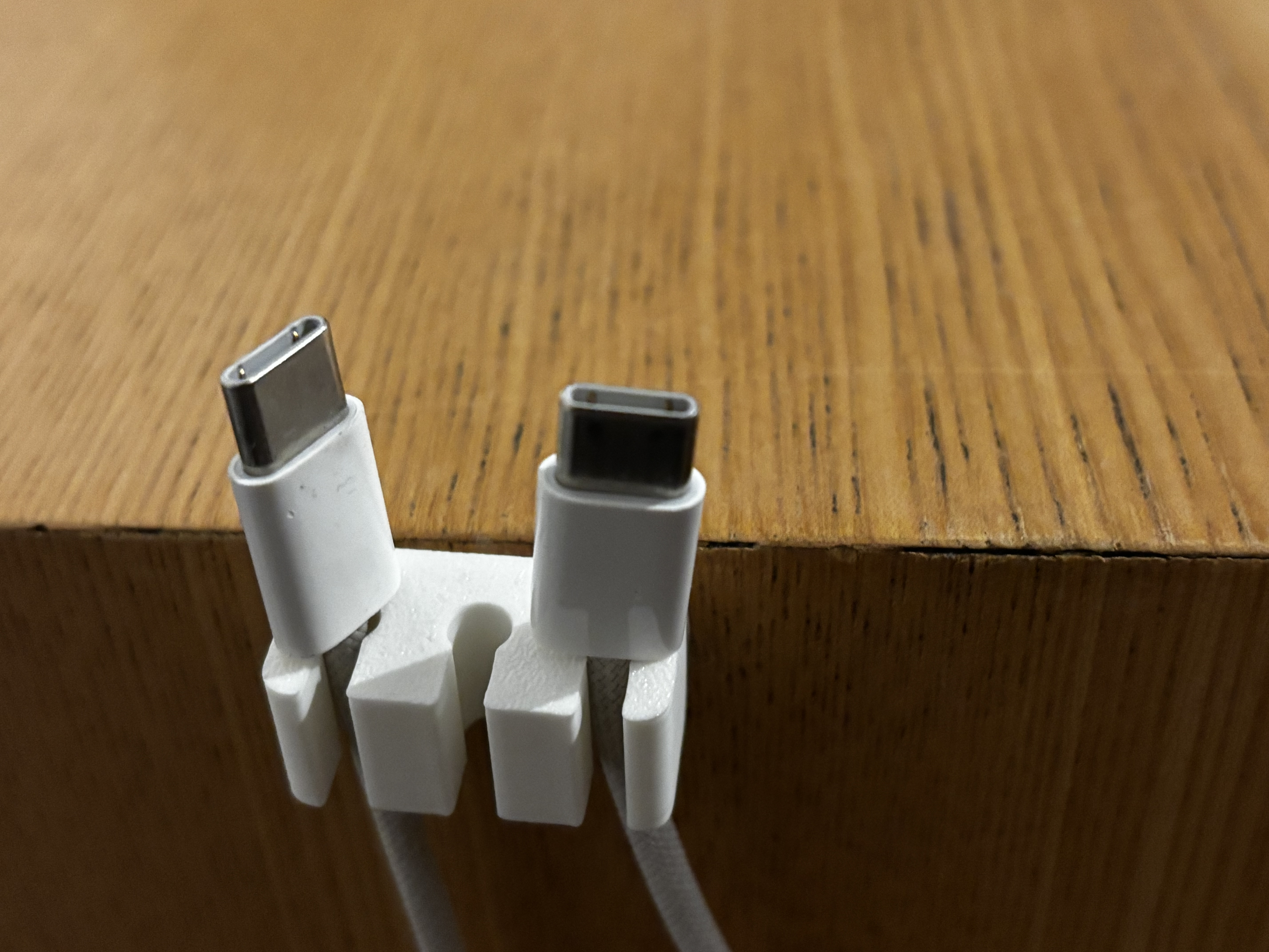 Parametric Cable Organizer / Desktop Clip (Support-Free)