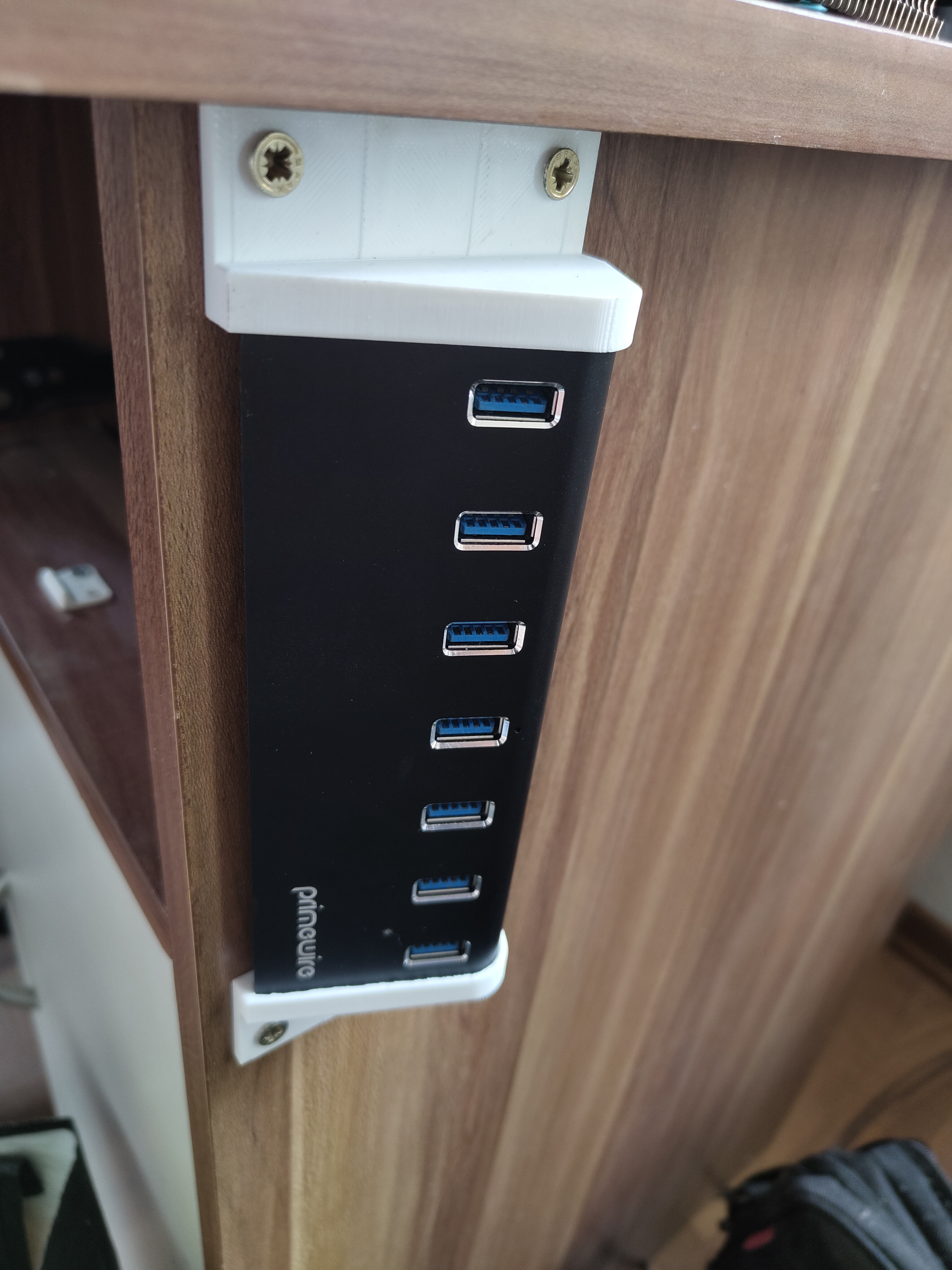 Mounting for CSL 7 Port USB 3.0 Hub