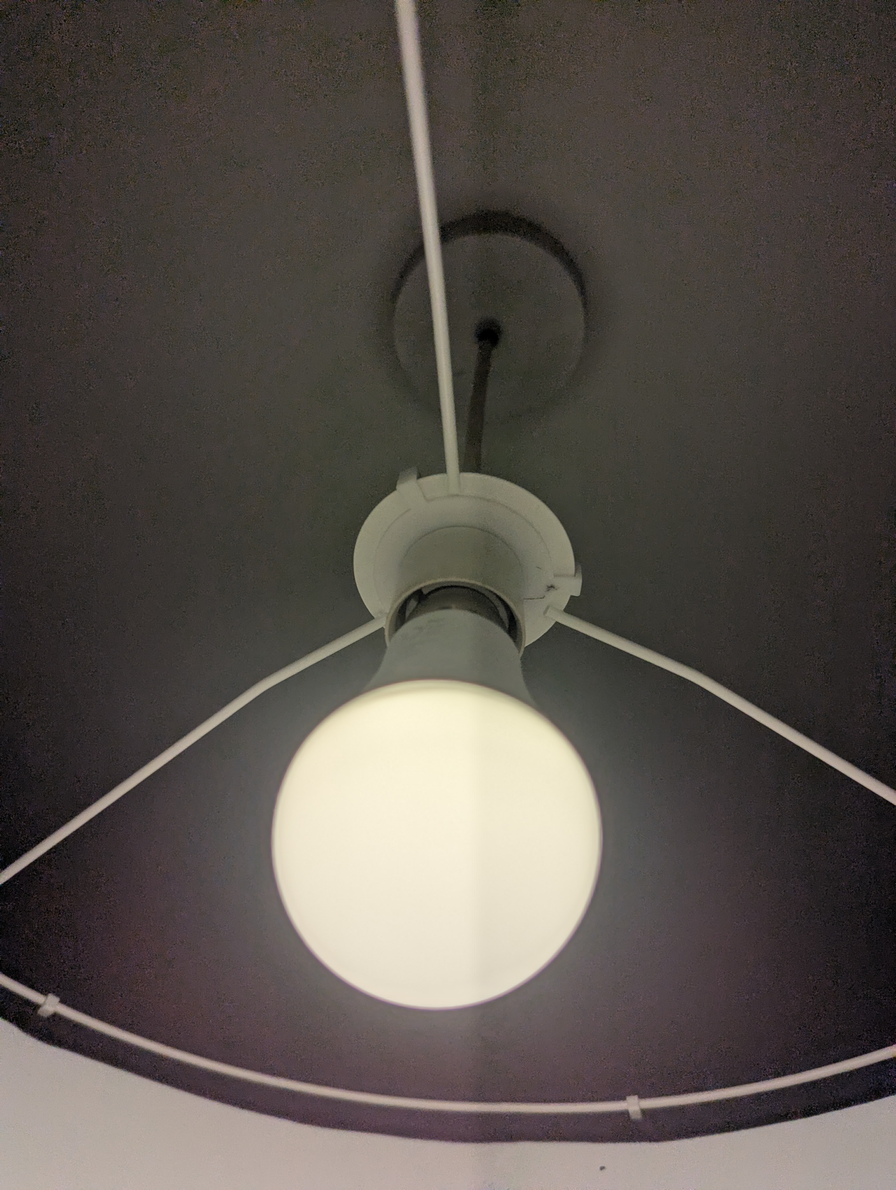 Lamp shade size adaptor