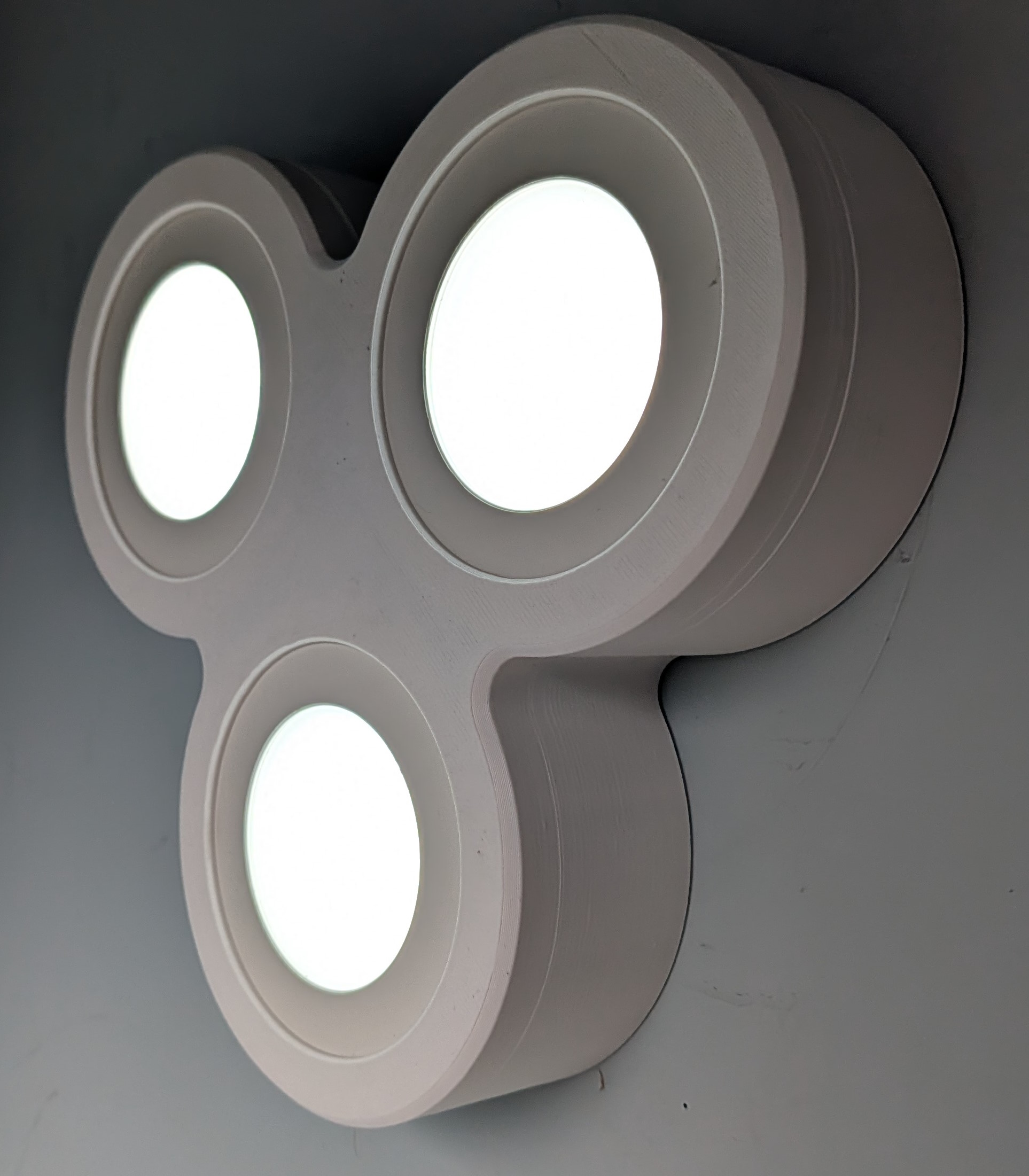 Alien Wall Light Mounting for Three Standard LED Light Fittings (55-68mm Slim Type)
