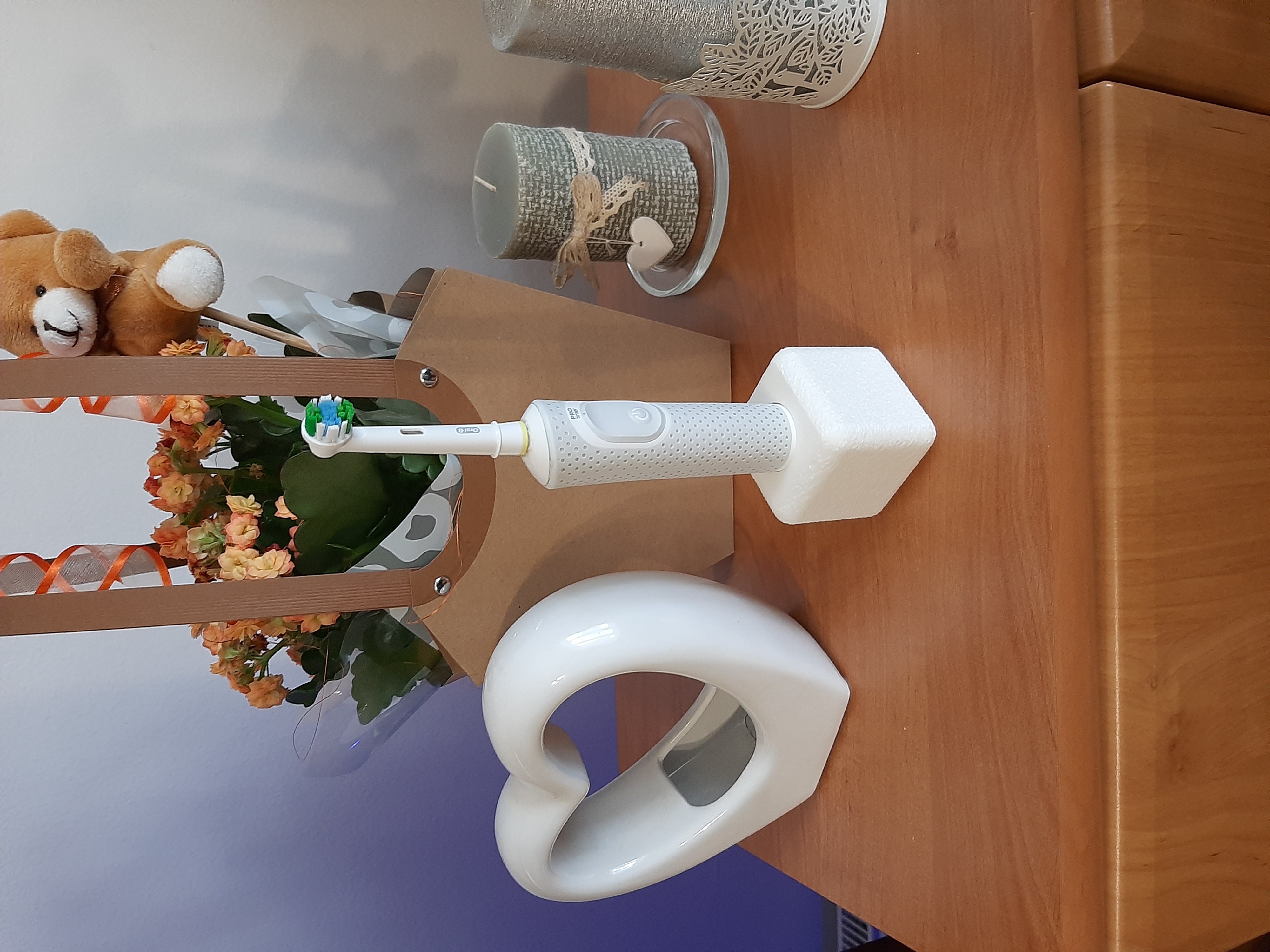 Oral B cube stand