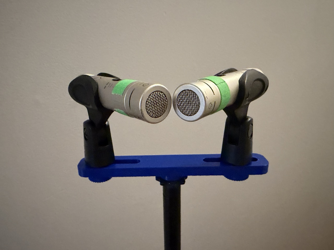 Stereo Bar for Paired Microphones