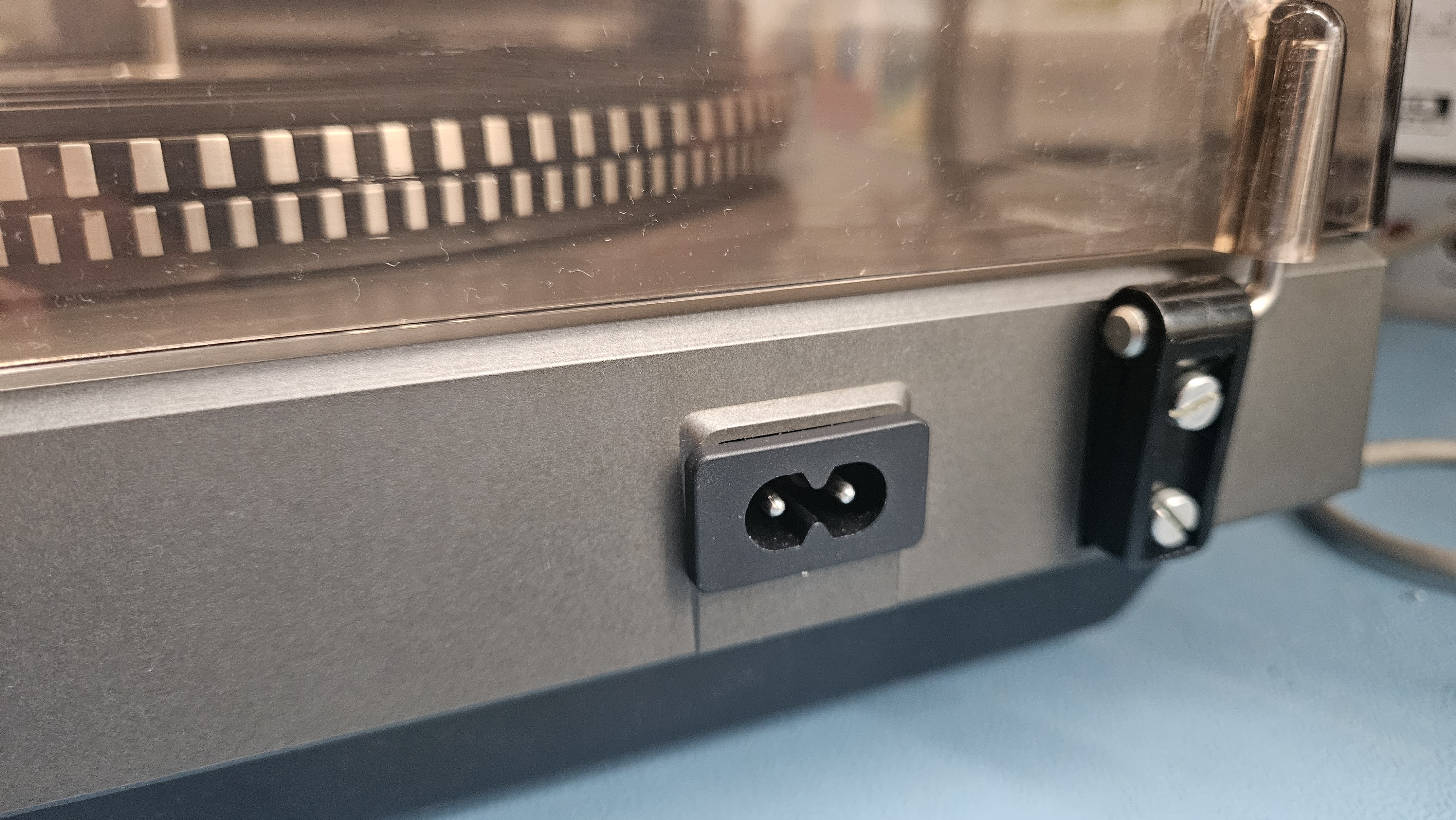 Power socket mount for Philips 673 turntable