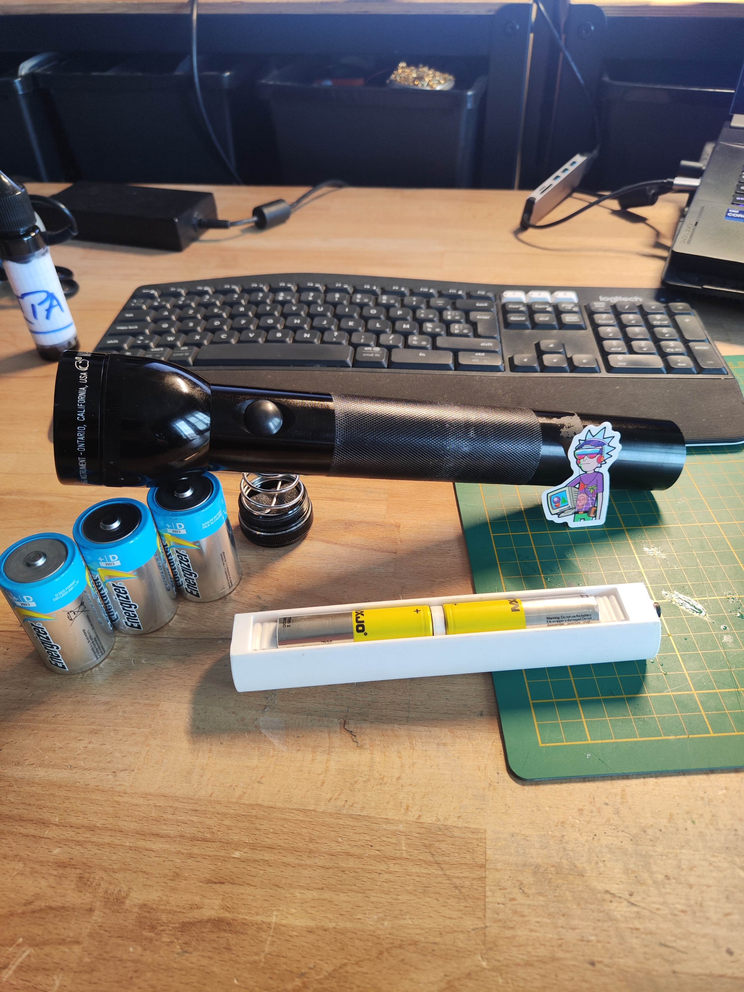 Yet Another DIY Maglite USB Rechargeable 18650 Cells for 3xD Replacement.