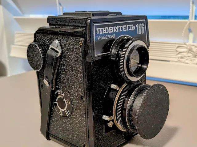 Lens shade +cap for a Lubitel camera