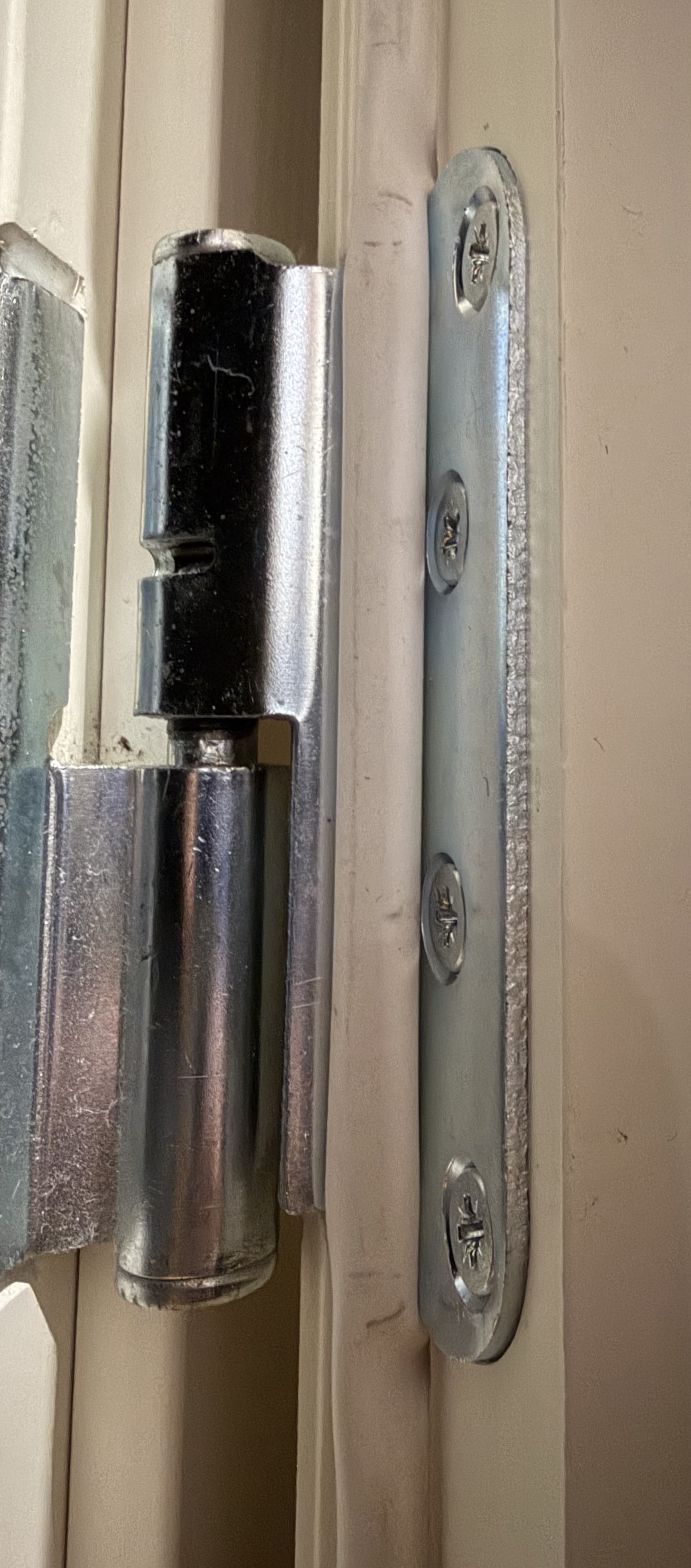 Shim for a hinge of a sound-proofing door